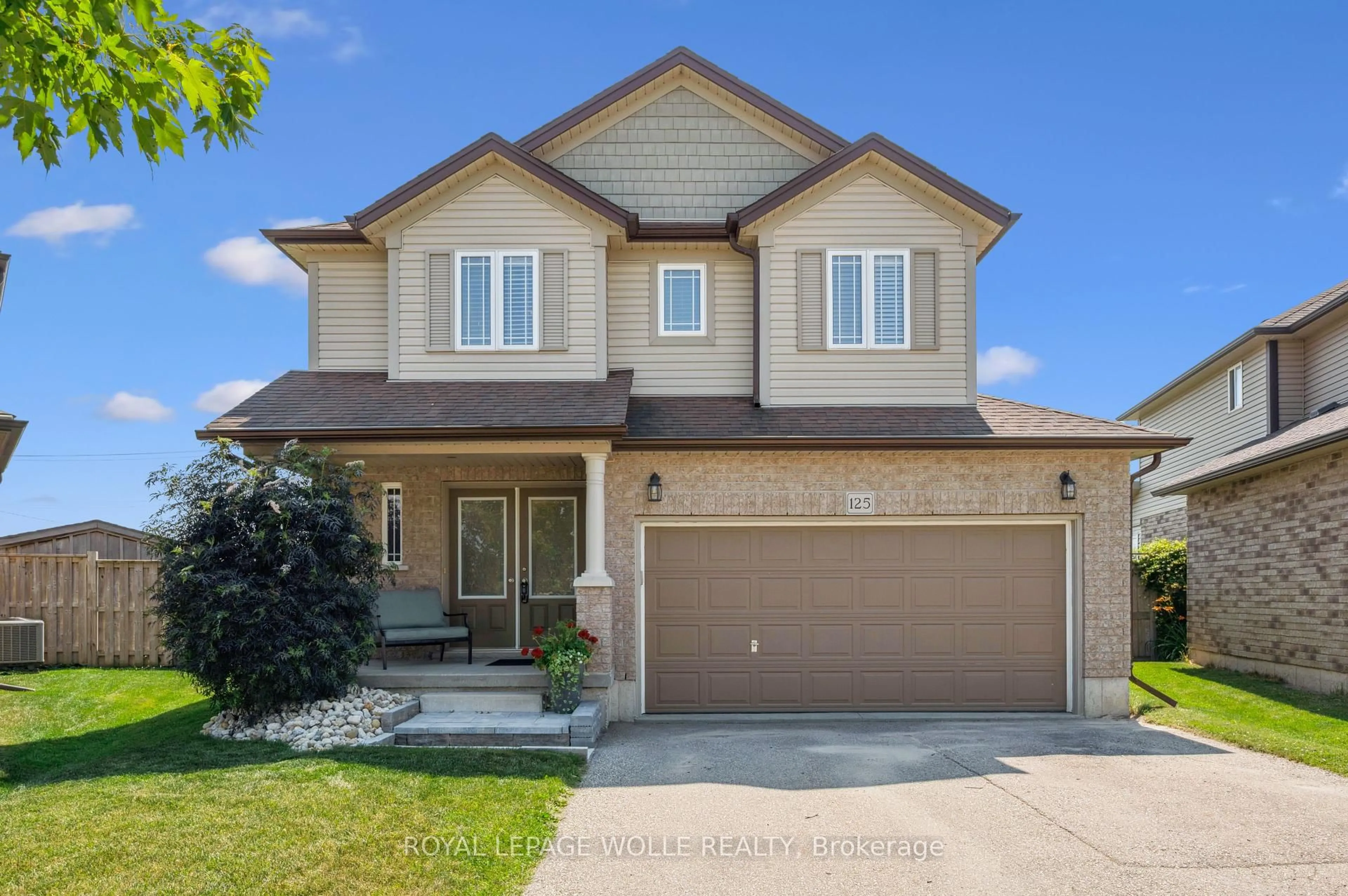 Home with vinyl exterior material, street for 125 Captain Mccallum Dr, Wilmot Ontario N3A 0B5