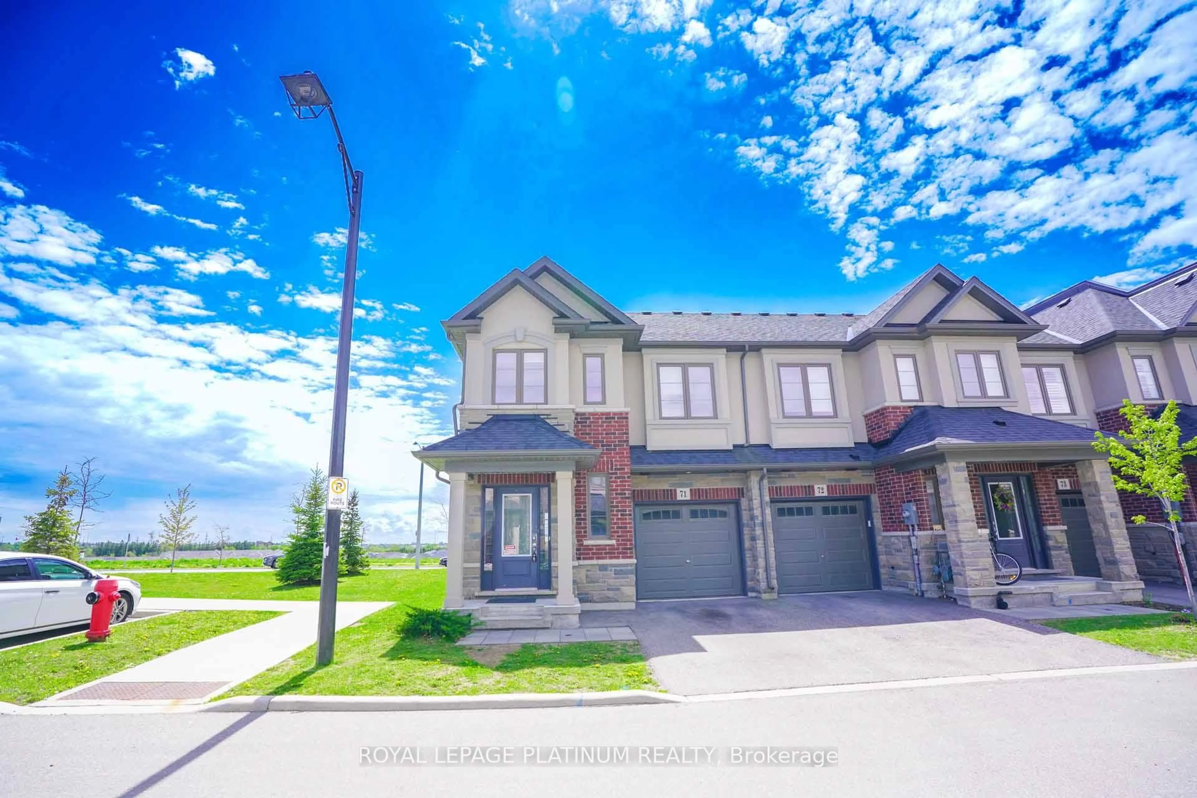 A pic from outside/outdoor area/front of a property/back of a property/a pic from drone, unknown for 324 Equestrian Way #71, Cambridge Ontario N3E 0E2