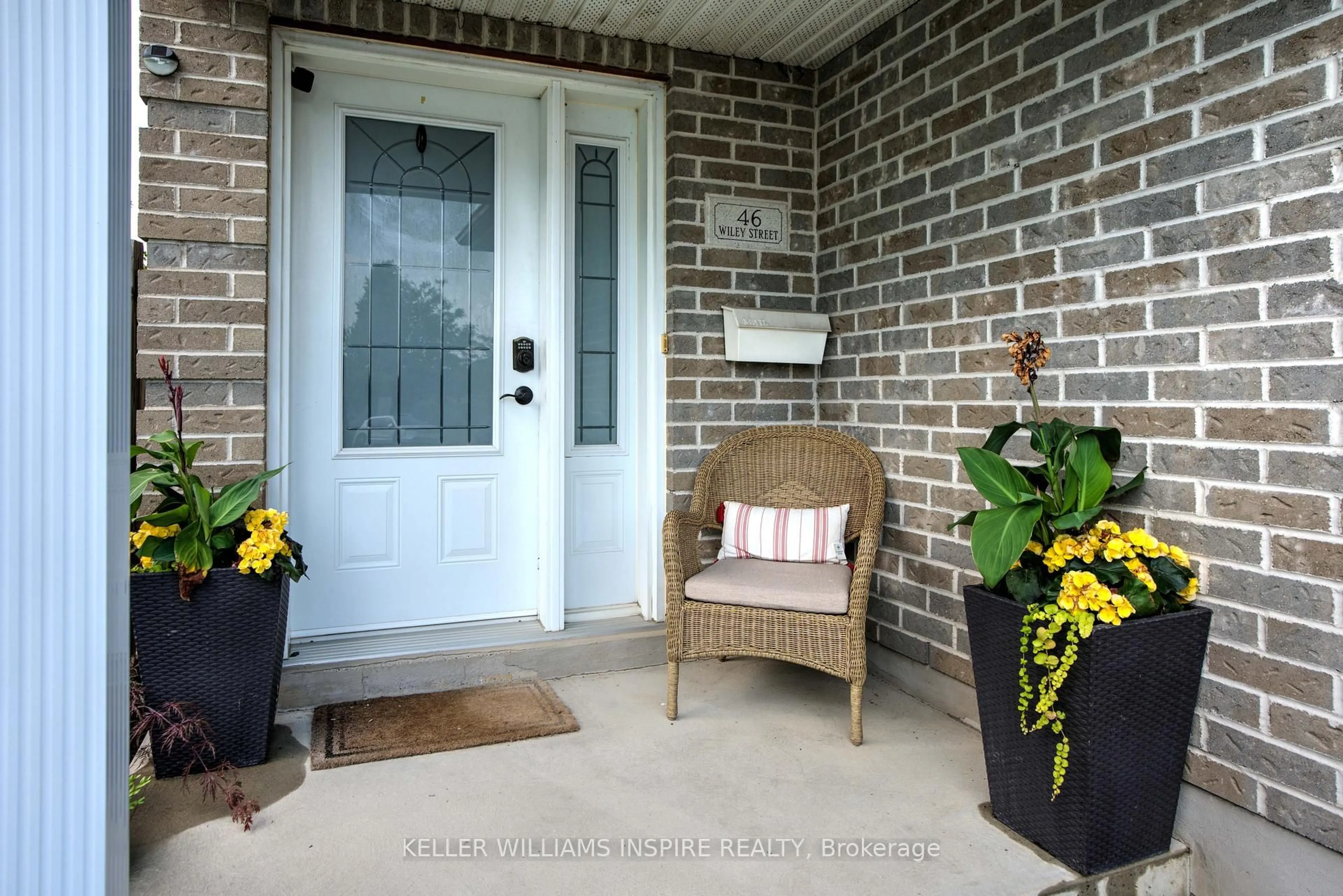 Indoor entryway for 46 Wiley St, Kingston Ontario K7K 5B4