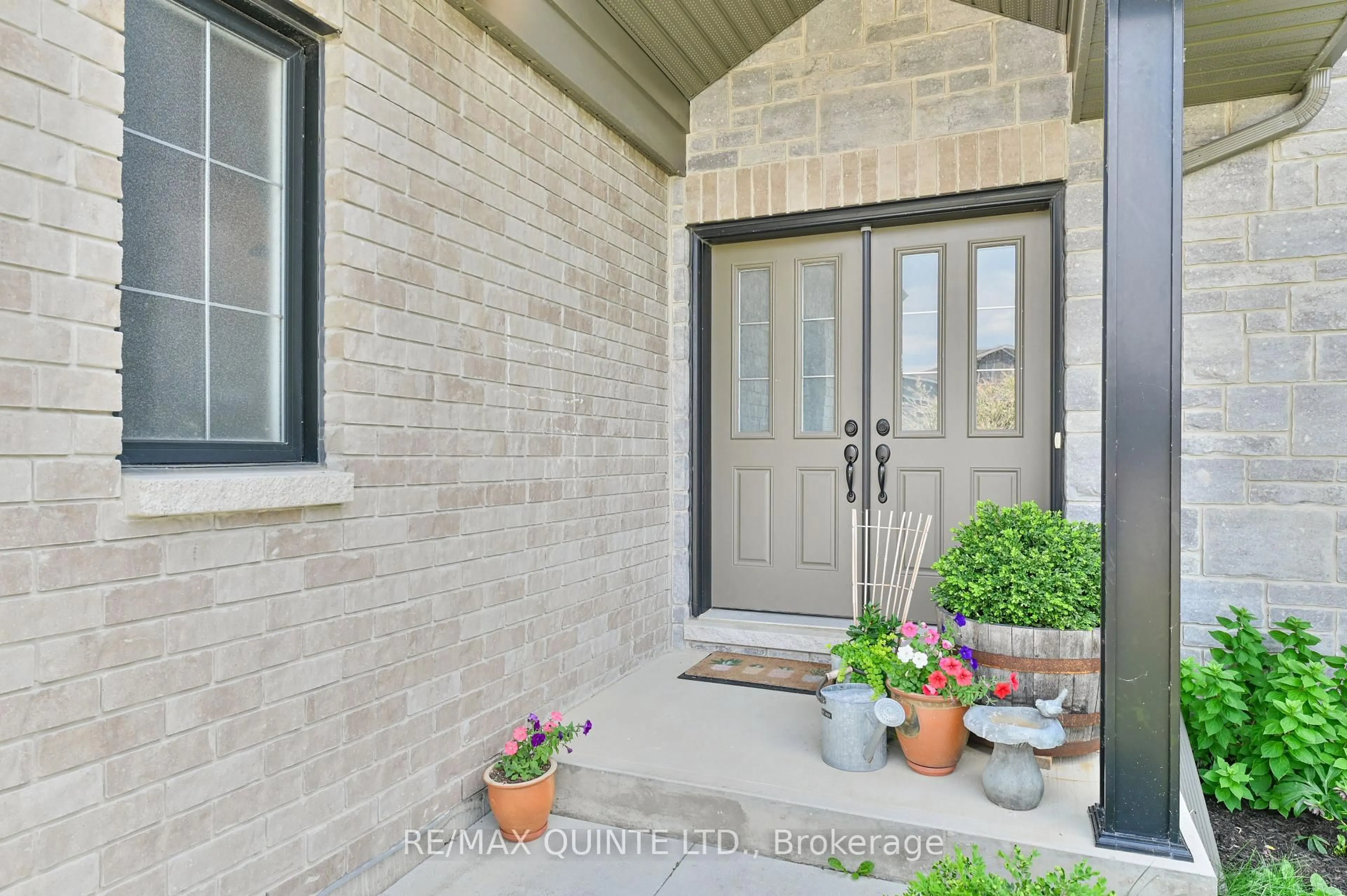 Indoor entryway for 57 Hillside Meadow Dr, Quinte West Ontario K8V 0J5
