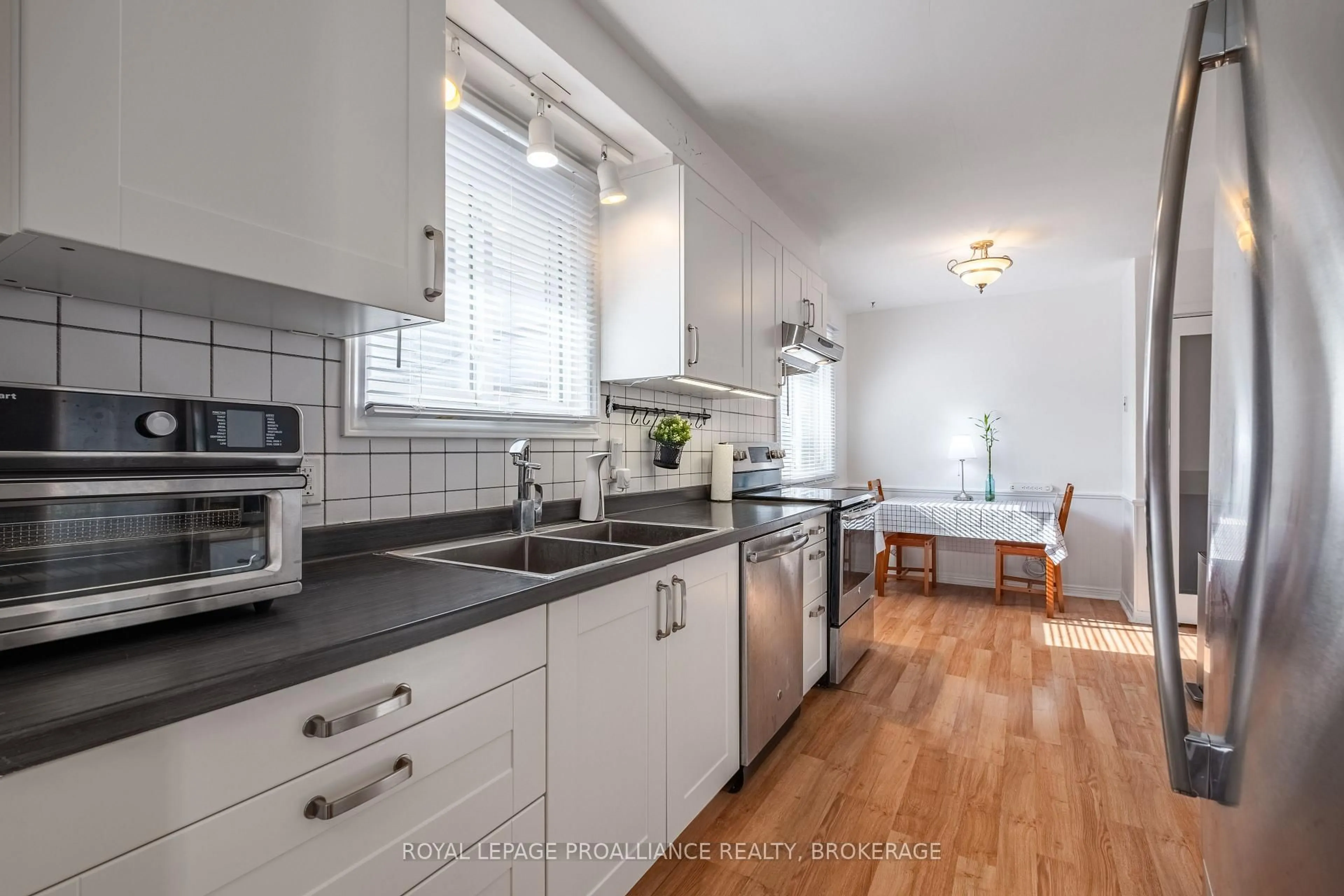 Standard kitchen, unknown for 687 Harrow Pl, Kingston Ontario K7M 5M1