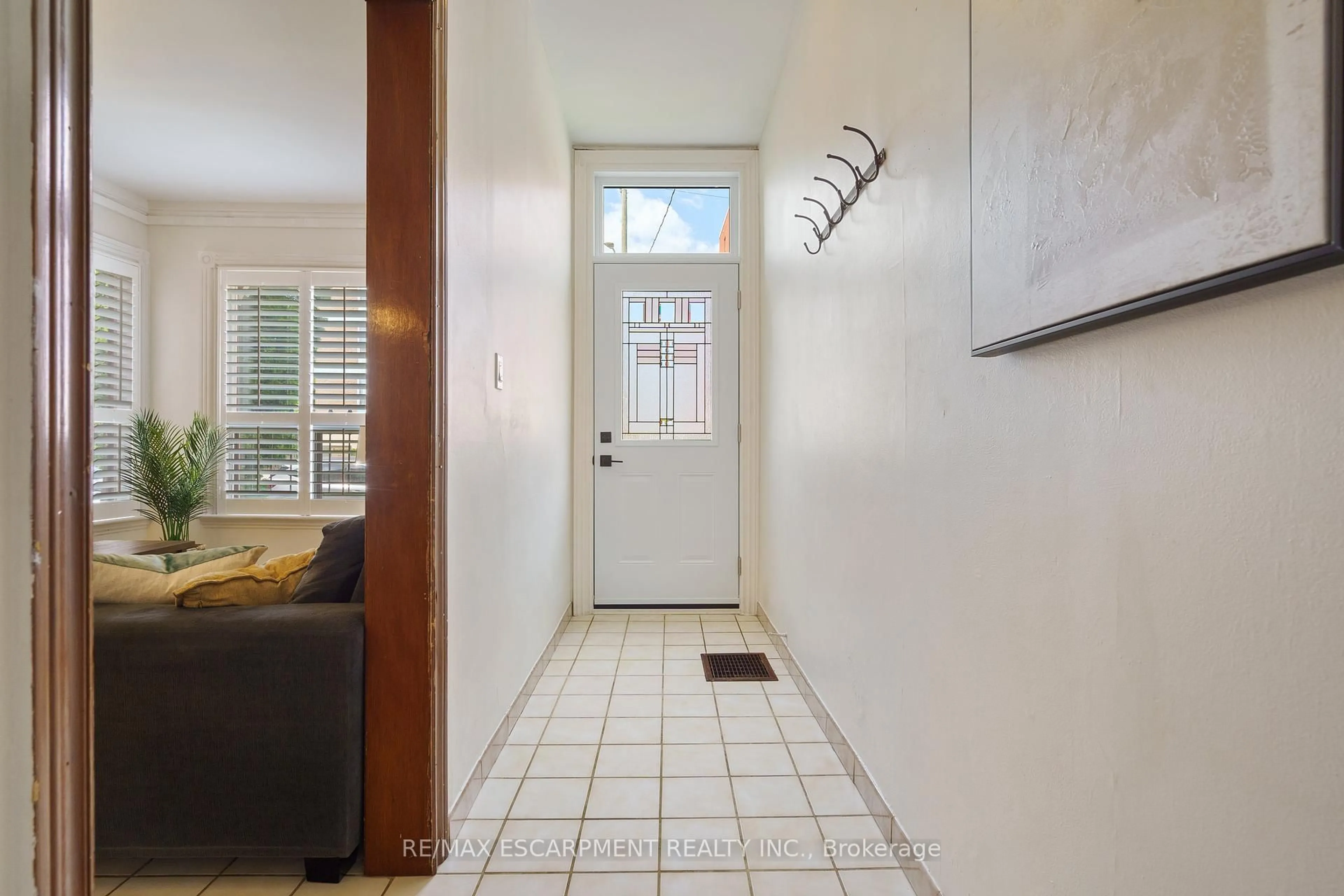 Indoor entryway for 22 Aikman Ave, Hamilton Ontario L8M 1P7