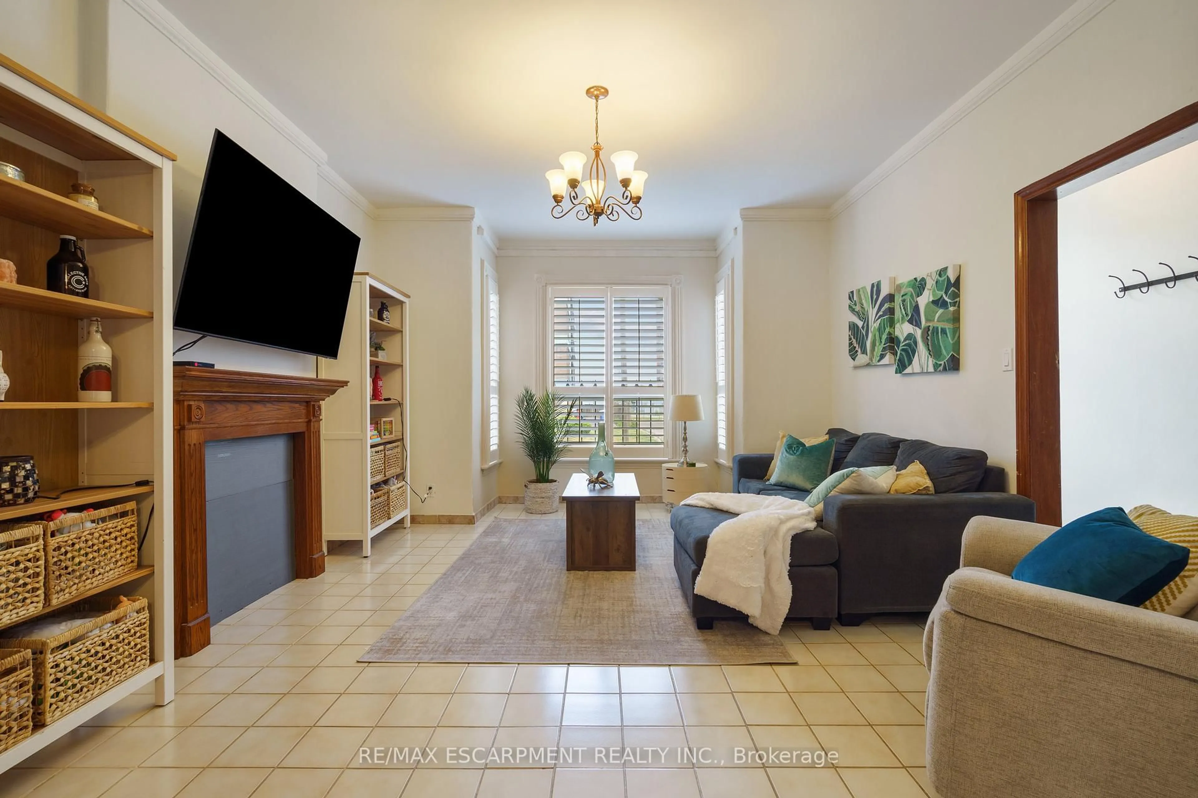Living room with furniture, ceramic/tile floor for 22 Aikman Ave, Hamilton Ontario L8M 1P7