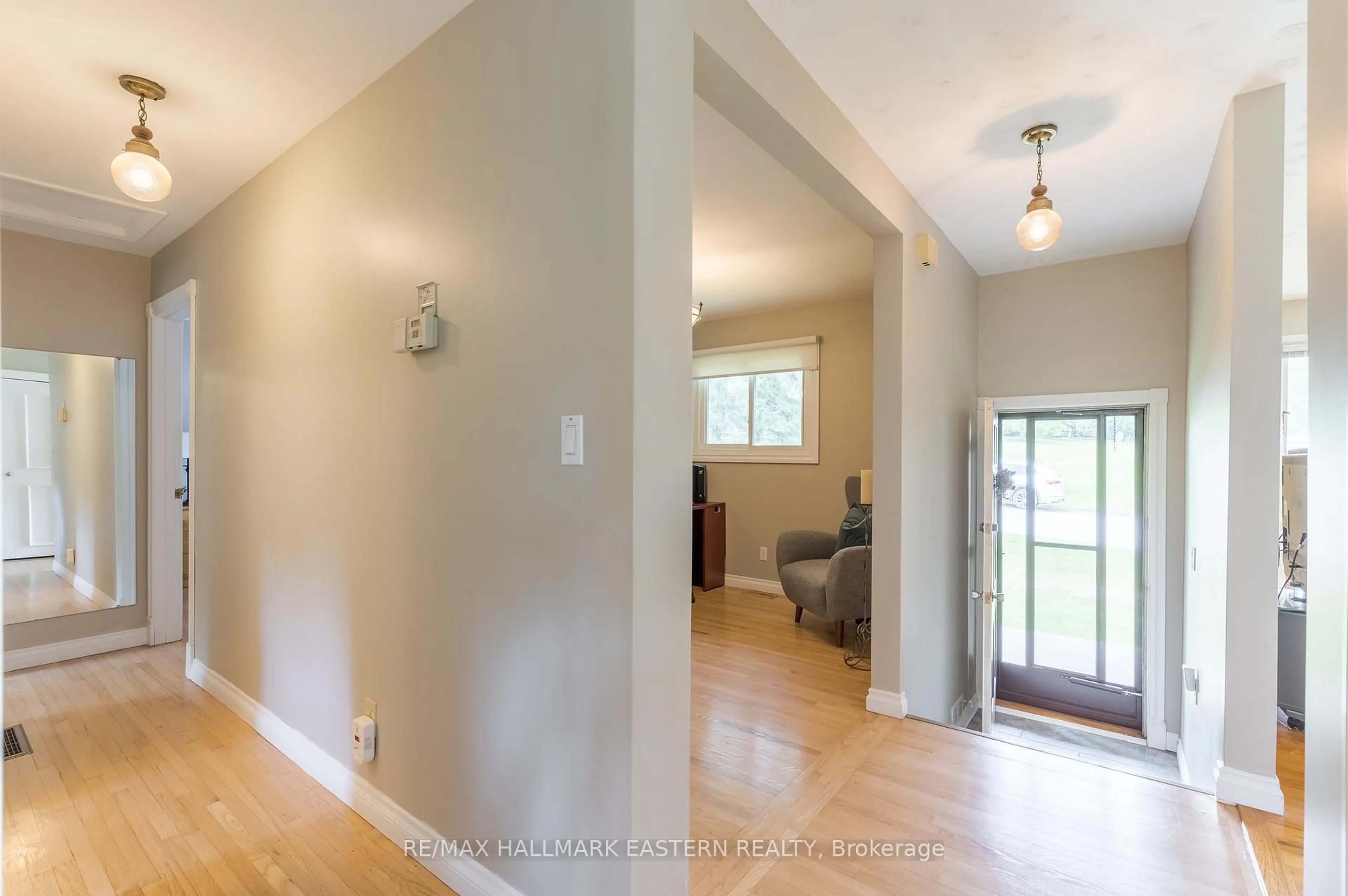 Indoor entryway for 815 Stewart Dr, Peterborough South Ontario K9J 7R3