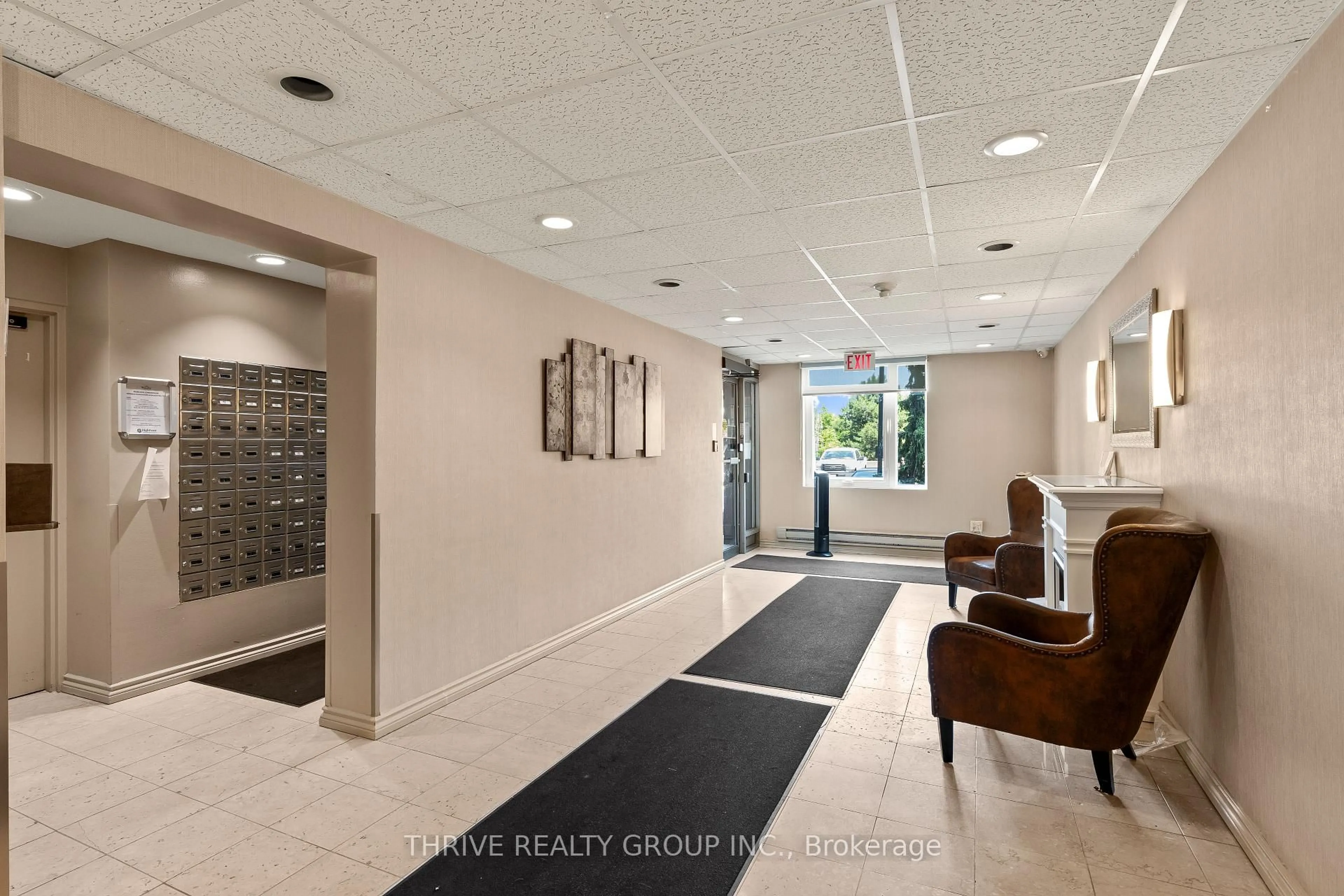 Indoor foyer for 45 Pond Mills Rd #807, London South Ontario N5Z 4W5