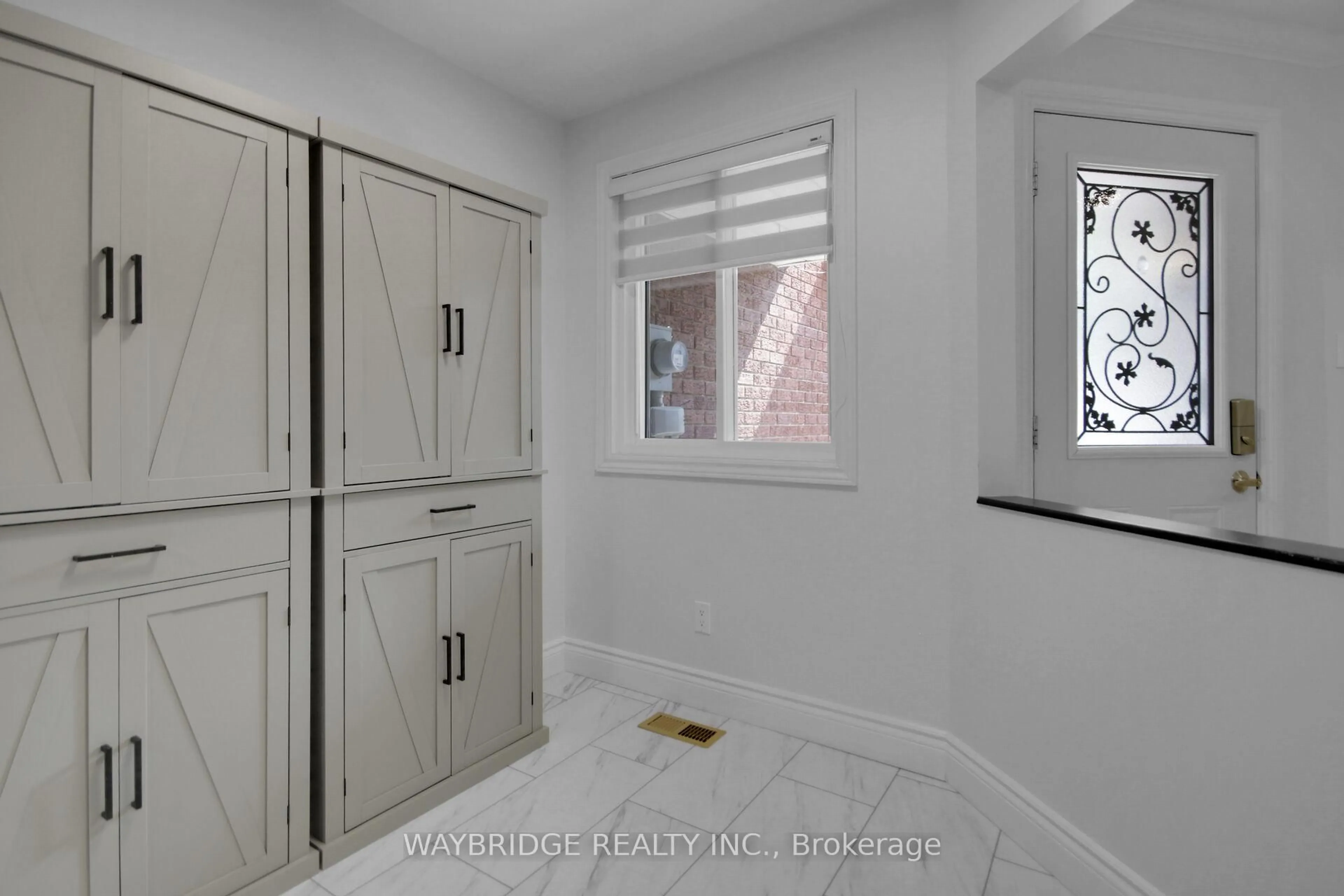 Laundry room for 122 Woodbury Cres, Ottawa Ontario K2J 3M2