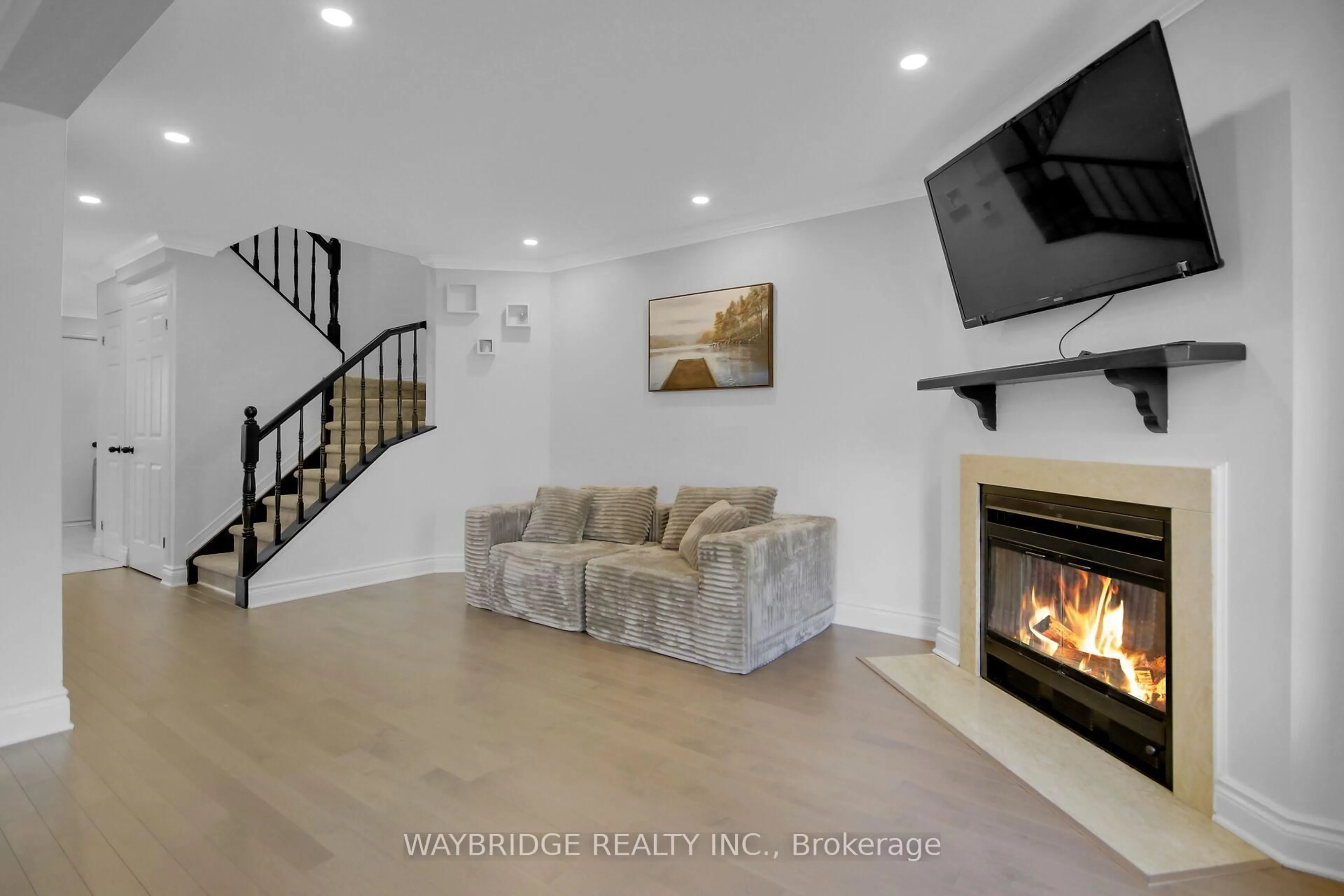 Unknown for 122 Woodbury Cres, Ottawa Ontario K2J 3M2