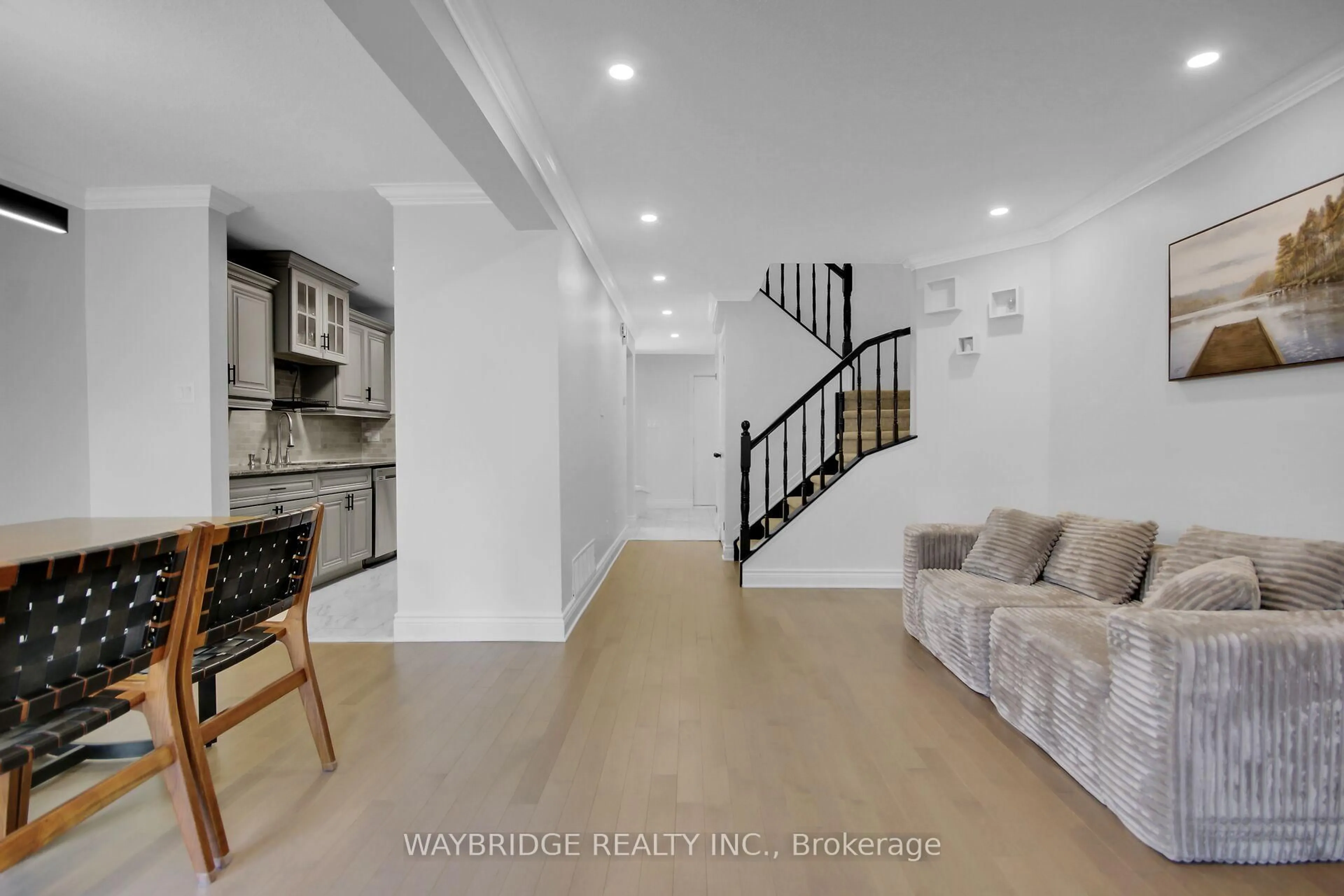 Indoor entryway for 122 Woodbury Cres, Ottawa Ontario K2J 3M2