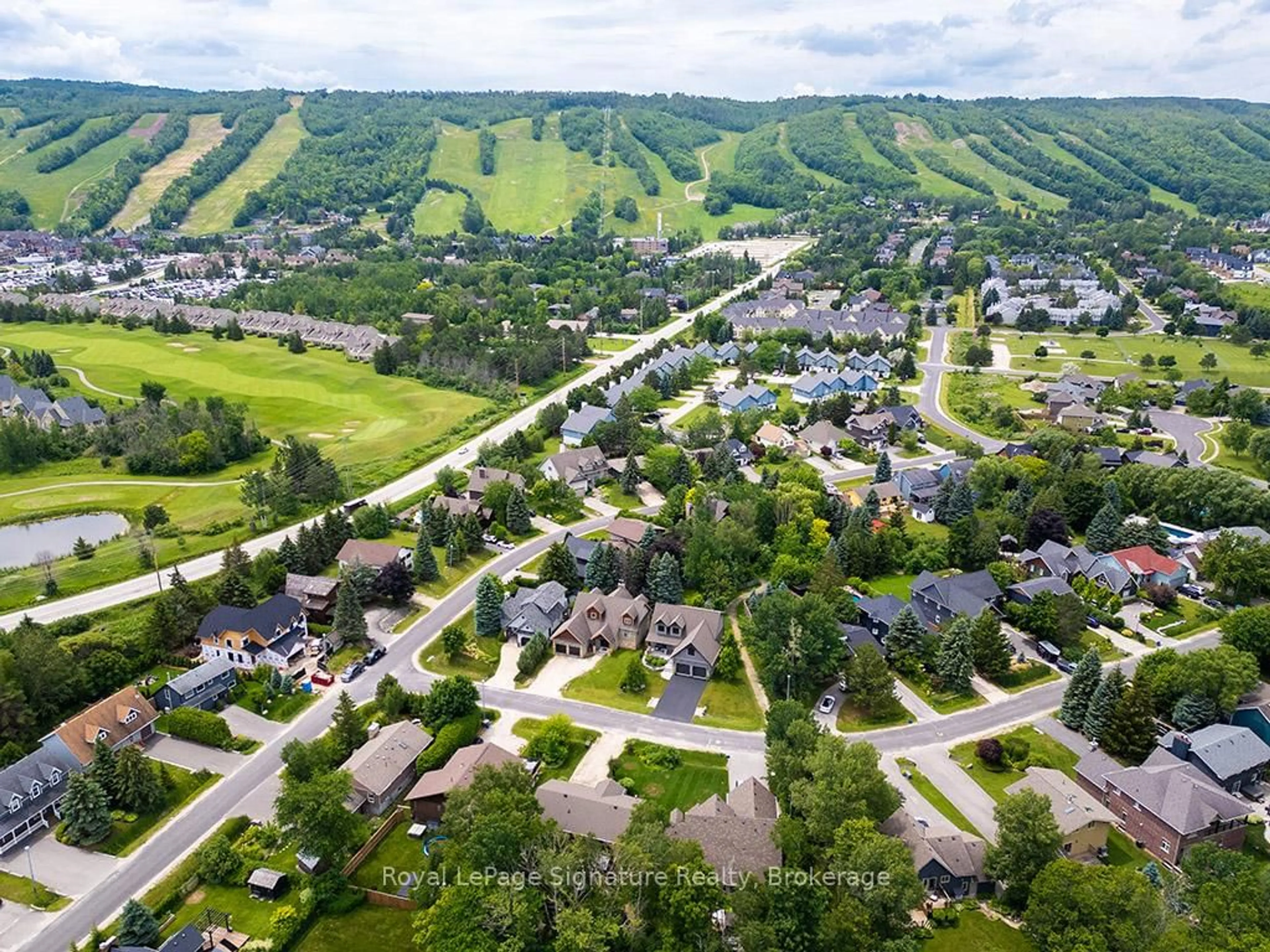 A pic from outside/outdoor area/front of a property/back of a property/a pic from drone, street for 189 Brooker Blvd, Blue Mountains Ontario L9Y 0L3