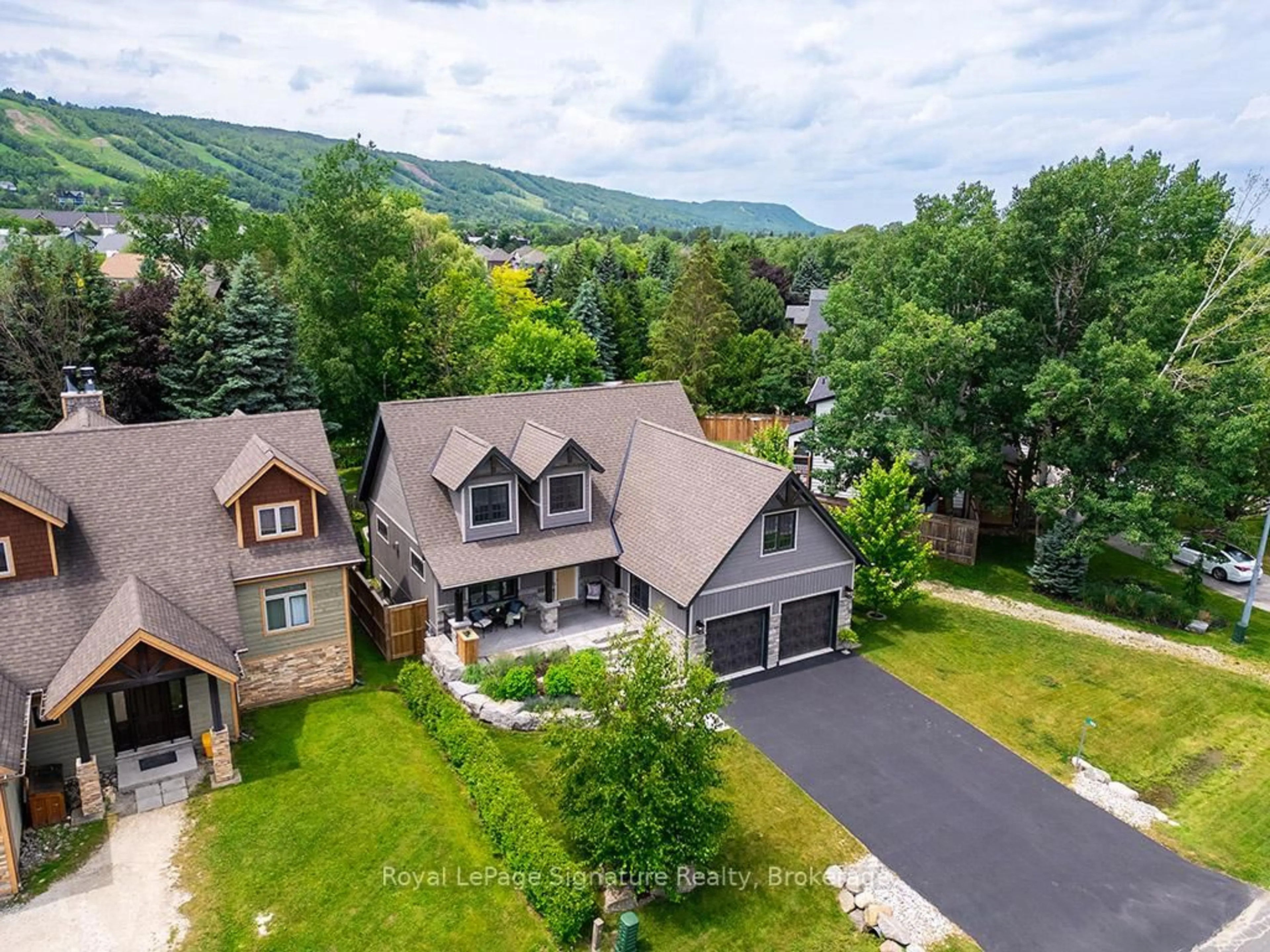 A pic from outside/outdoor area/front of a property/back of a property/a pic from drone, mountain view for 189 Brooker Blvd, Blue Mountains Ontario L9Y 0L3