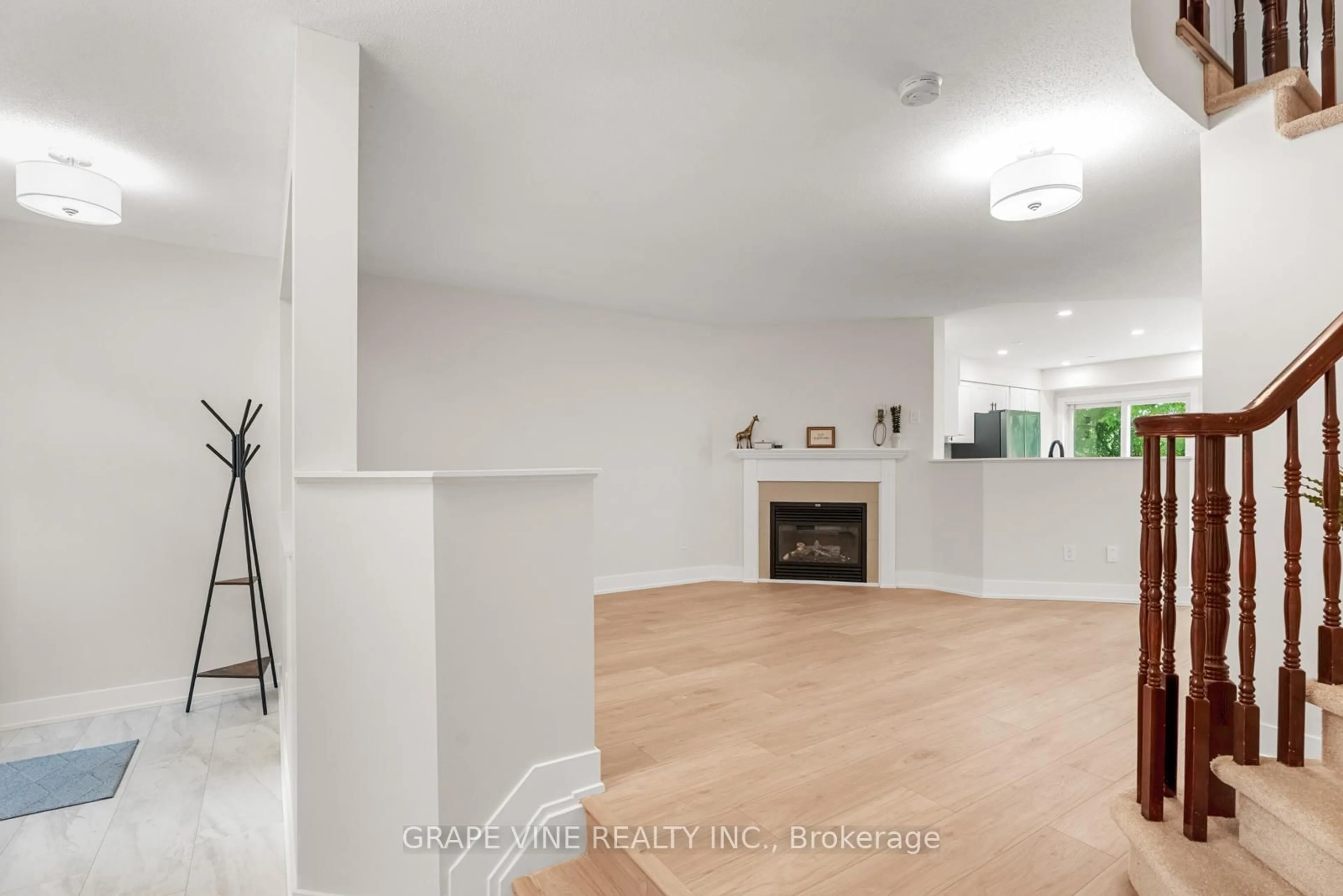 Unknown for 564 Aberfoyle Circ, Ottawa Ontario K2K 3R3