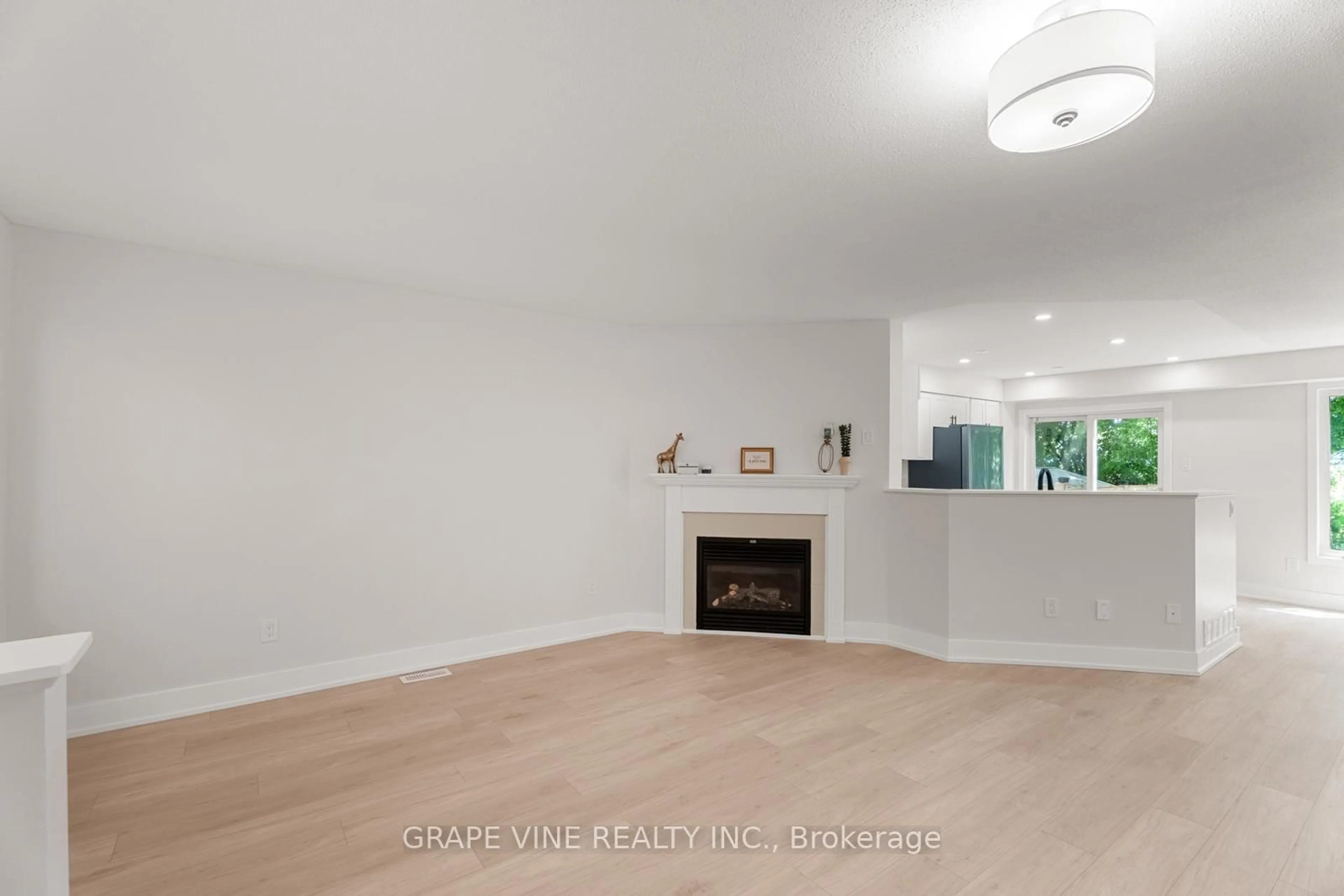 A pic of a room for 564 Aberfoyle Circ, Ottawa Ontario K2K 3R3
