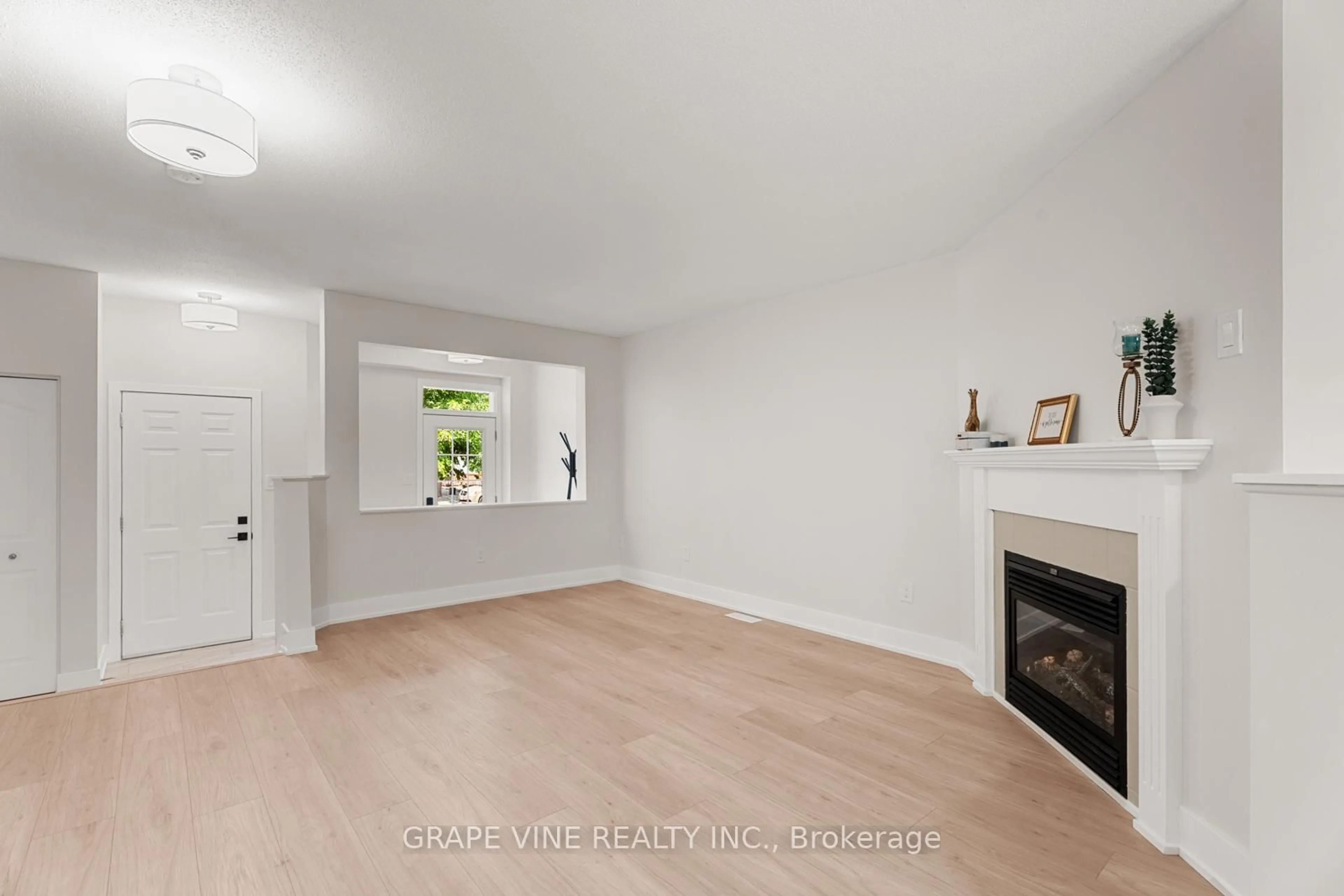 A pic of a room for 564 Aberfoyle Circ, Ottawa Ontario K2K 3R3