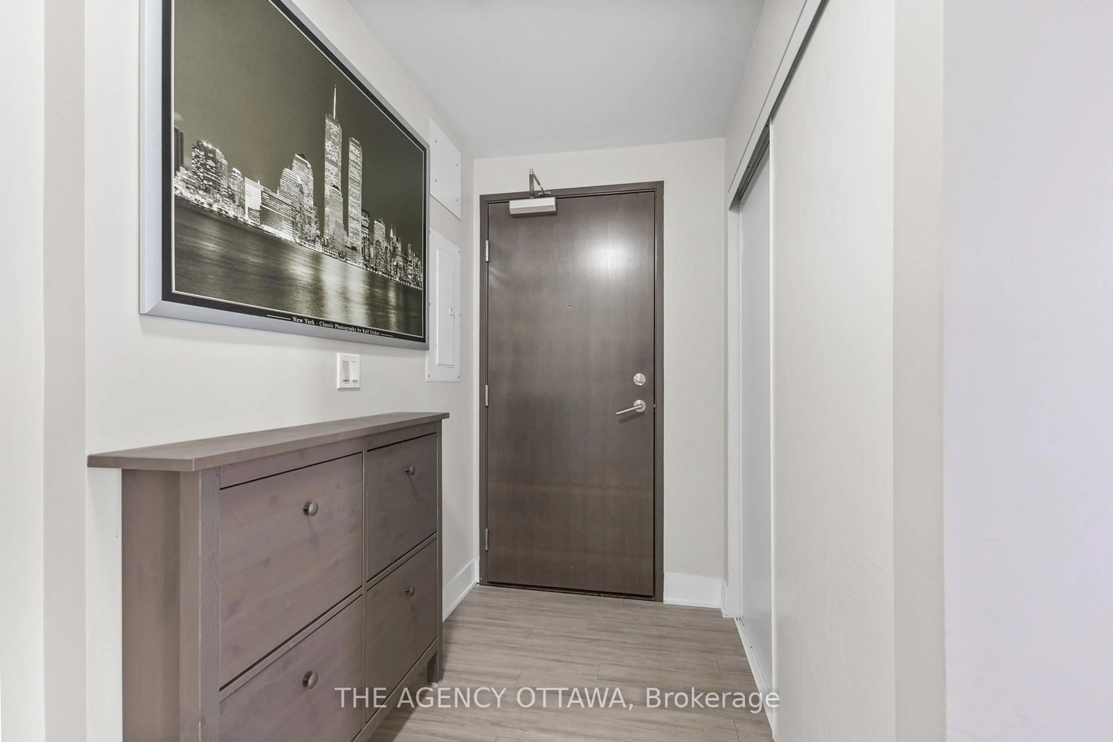 Indoor entryway for 118 HOLMWOOD Ave #406, Ottawa Ontario K1S 5J5