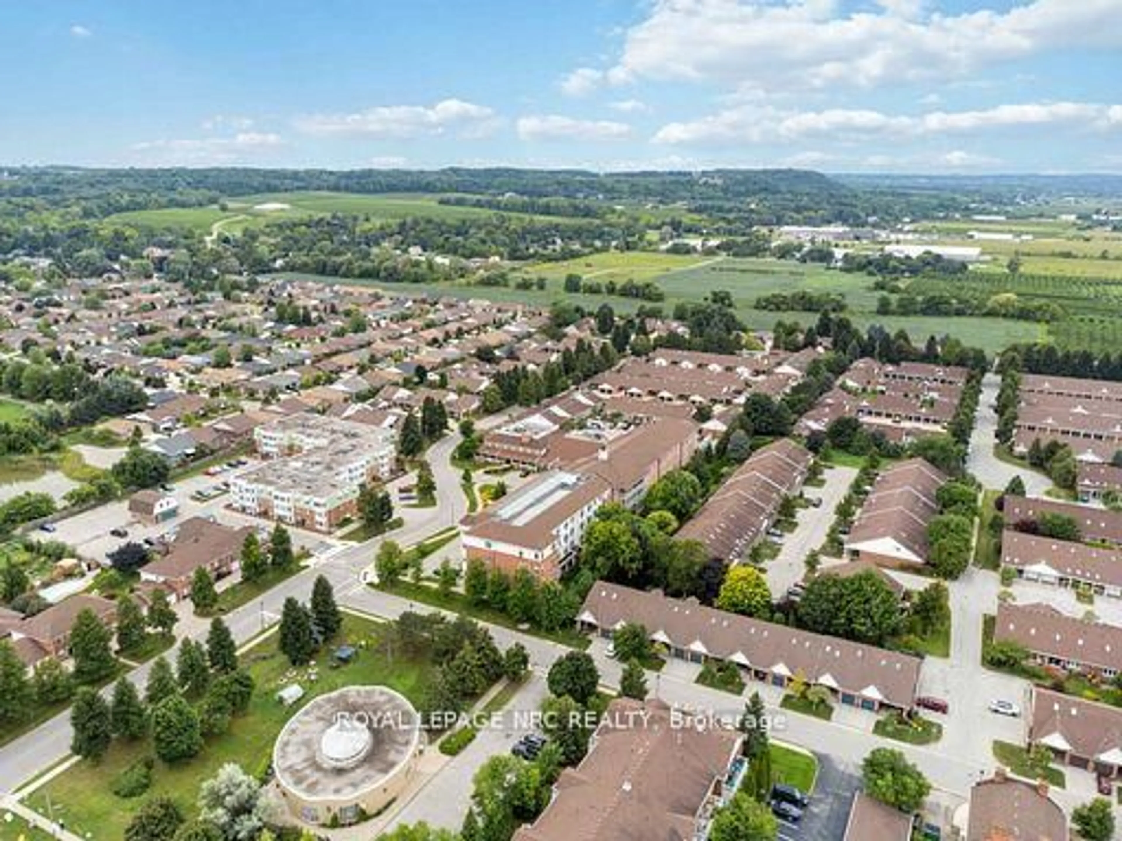 A pic from outside/outdoor area/front of a property/back of a property/a pic from drone, mountain view for 4090 John Charles Blvd #203, Lincoln Ontario L0R 2C0