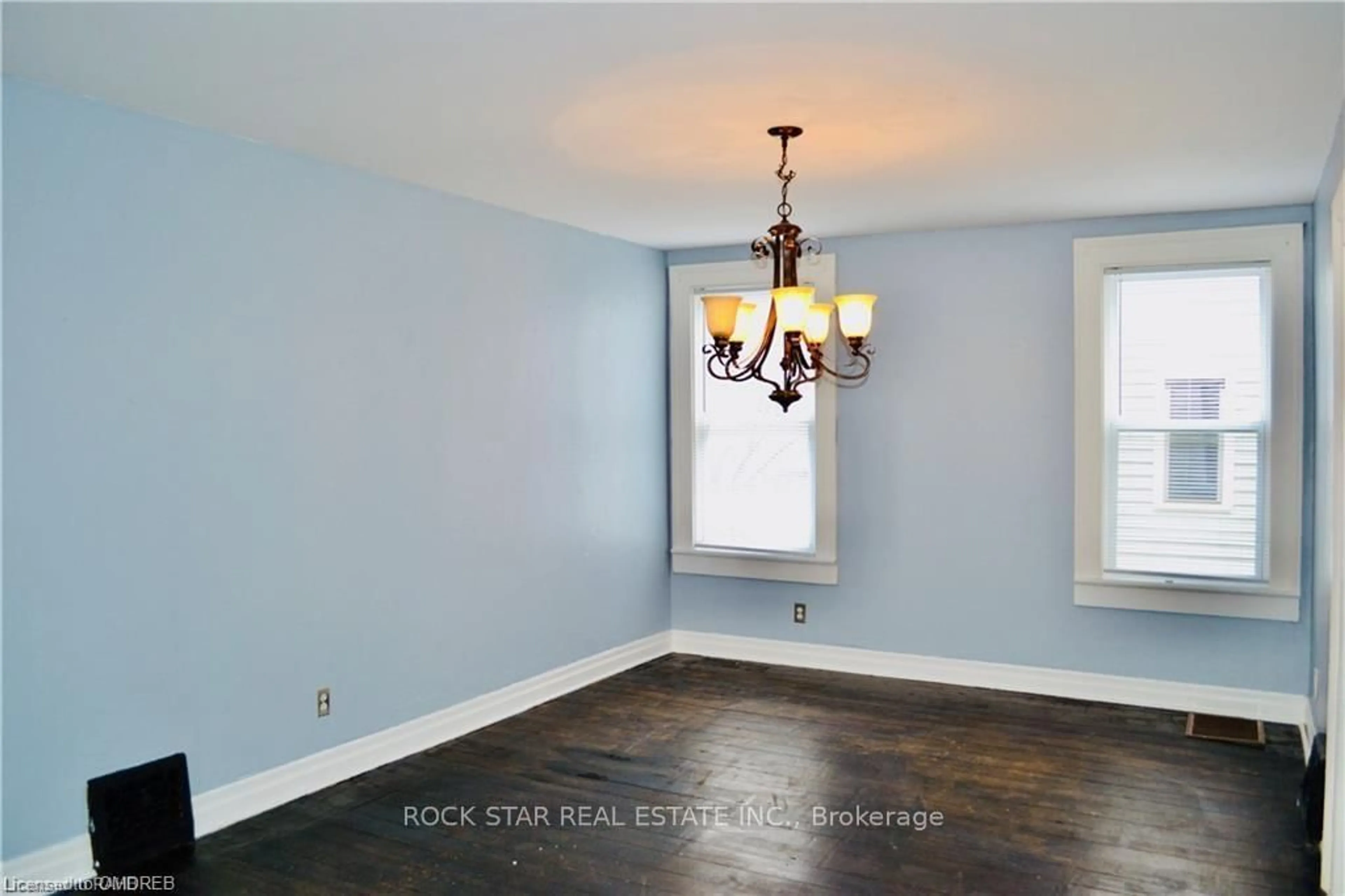 A pic of a room for 17 ELIZABETH St, St. Catharines Ontario L2R 2K8