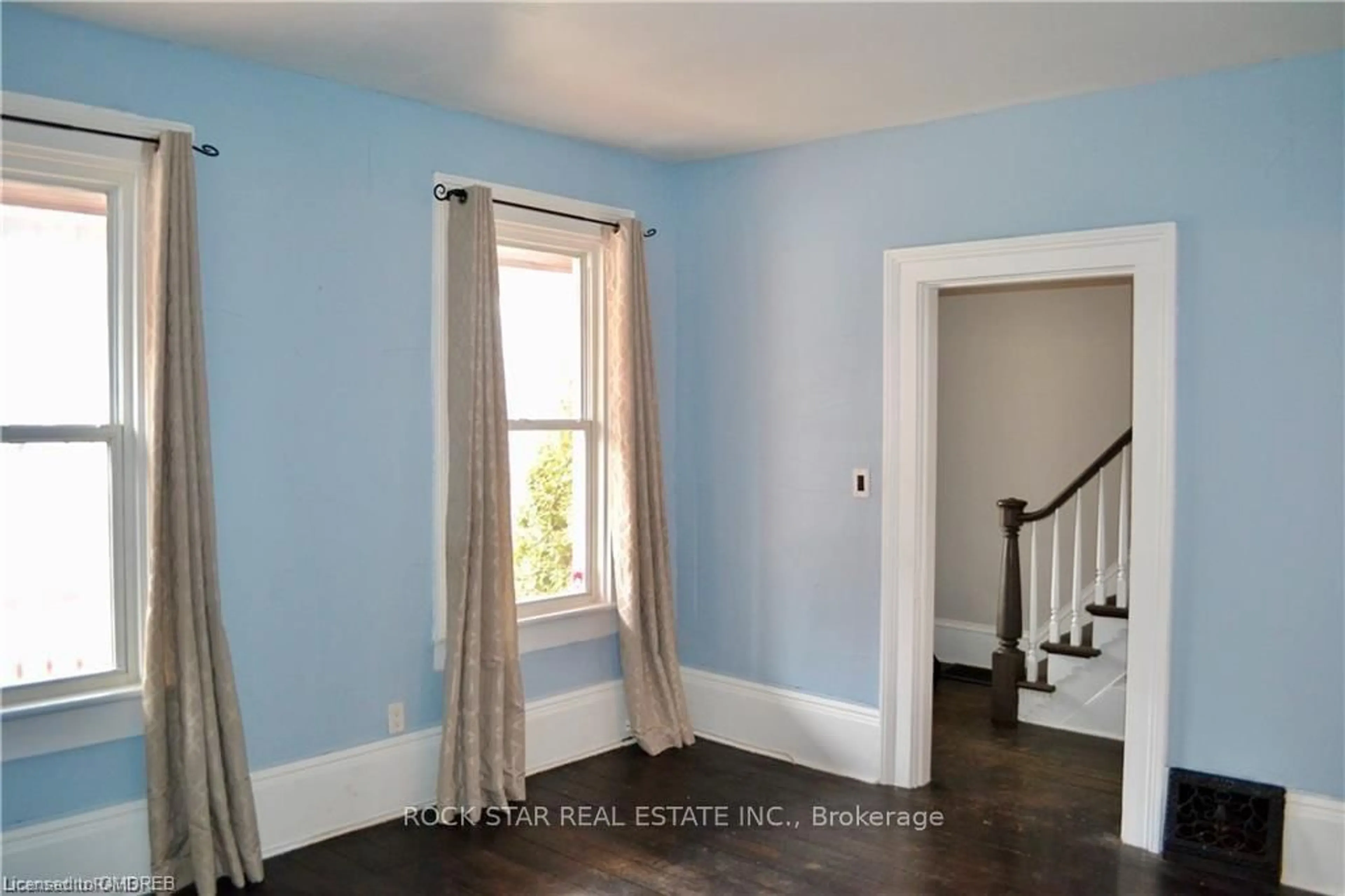 A pic of a room for 17 ELIZABETH St, St. Catharines Ontario L2R 2K8
