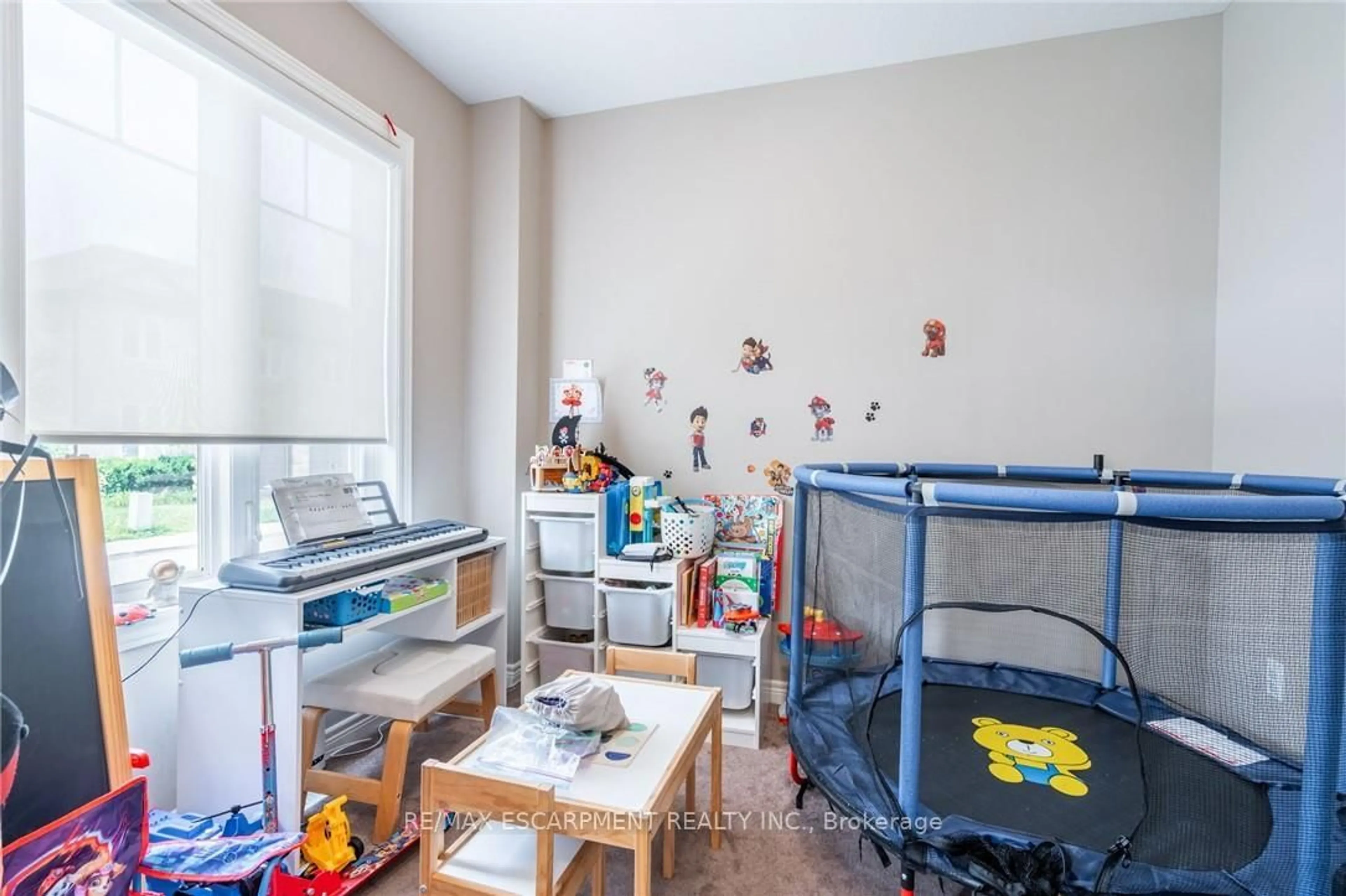 A pic of a room for 120 Vineberg Dr #43, Hamilton Ontario L8W 4A3