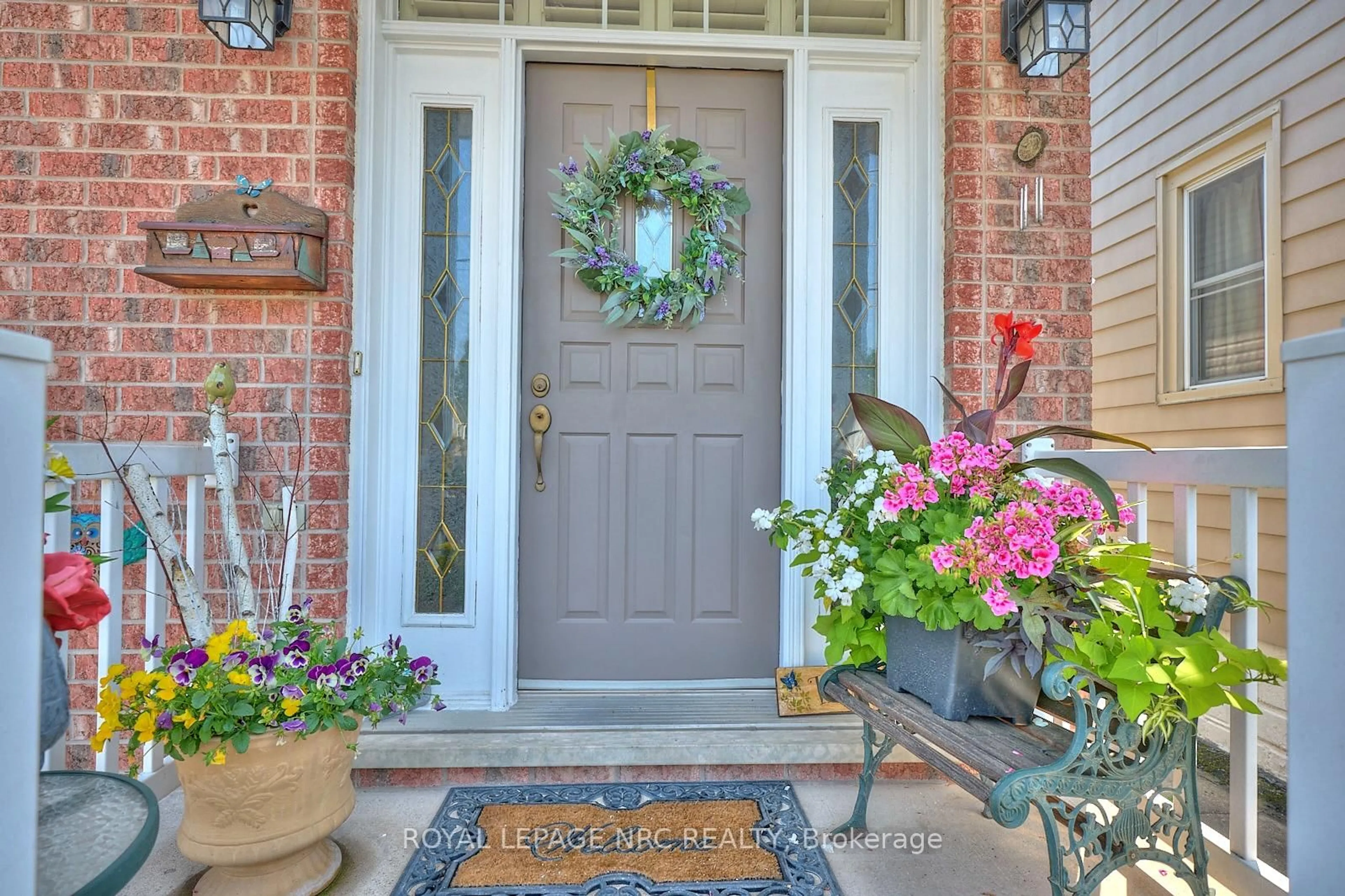 Indoor entryway for 32 Wilton Ave, Welland Ontario L3C 1Z9