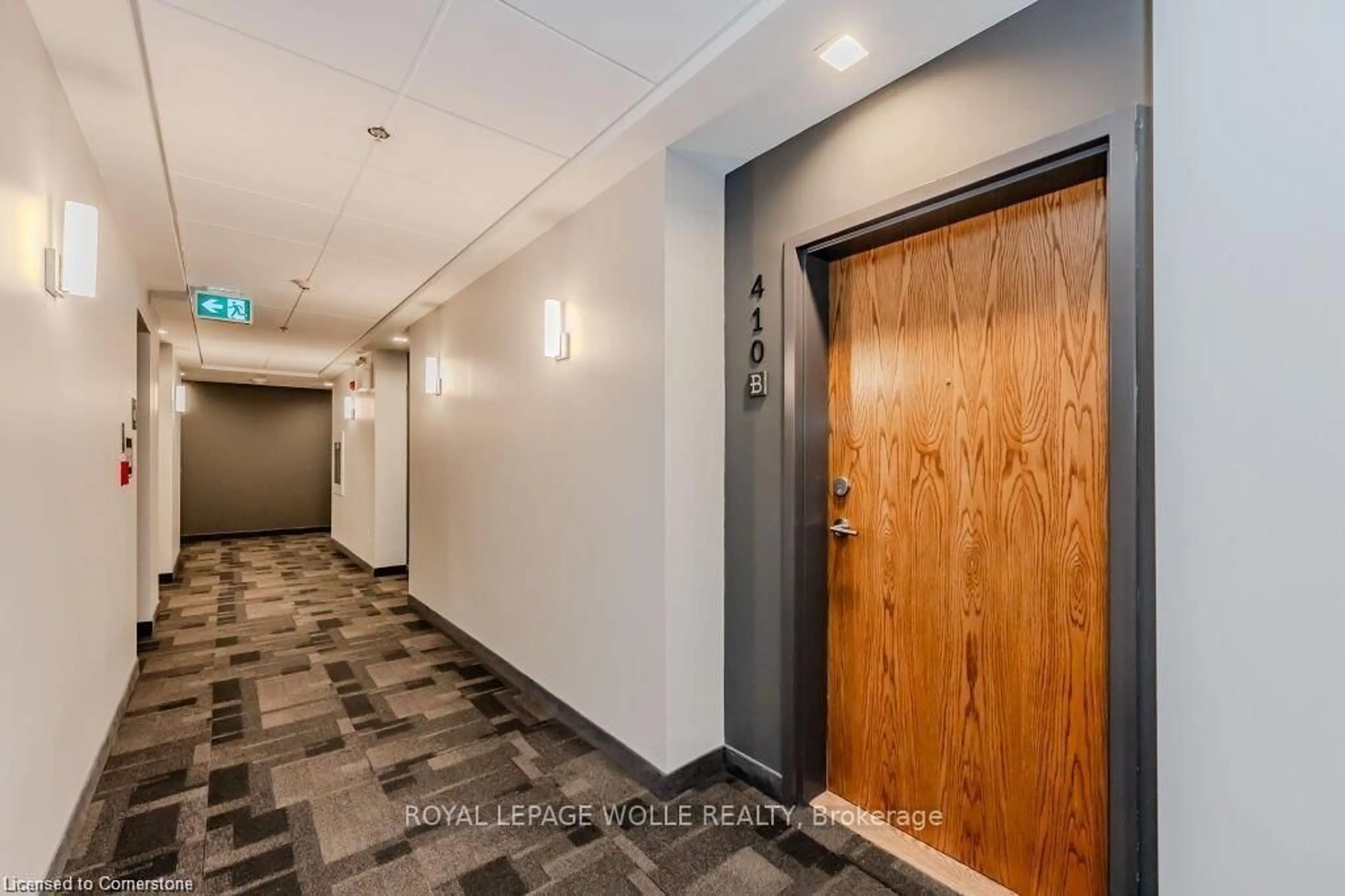 Indoor foyer for 247 Northfield Dr #410, Waterloo Ontario N2K 0H1