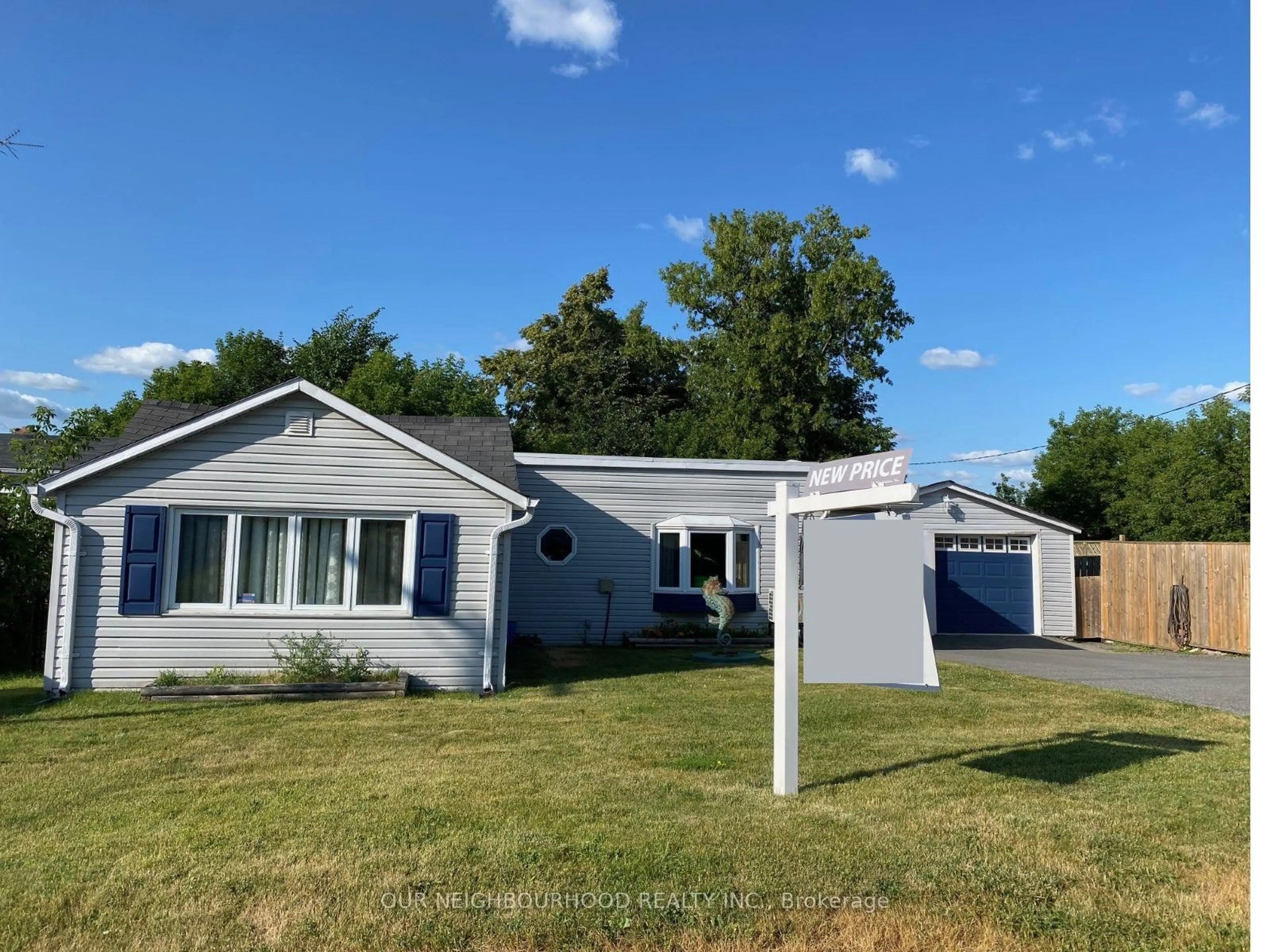 Home with vinyl exterior material, street for 5073 Oak St, Hamilton Township Ontario K0L 1E0