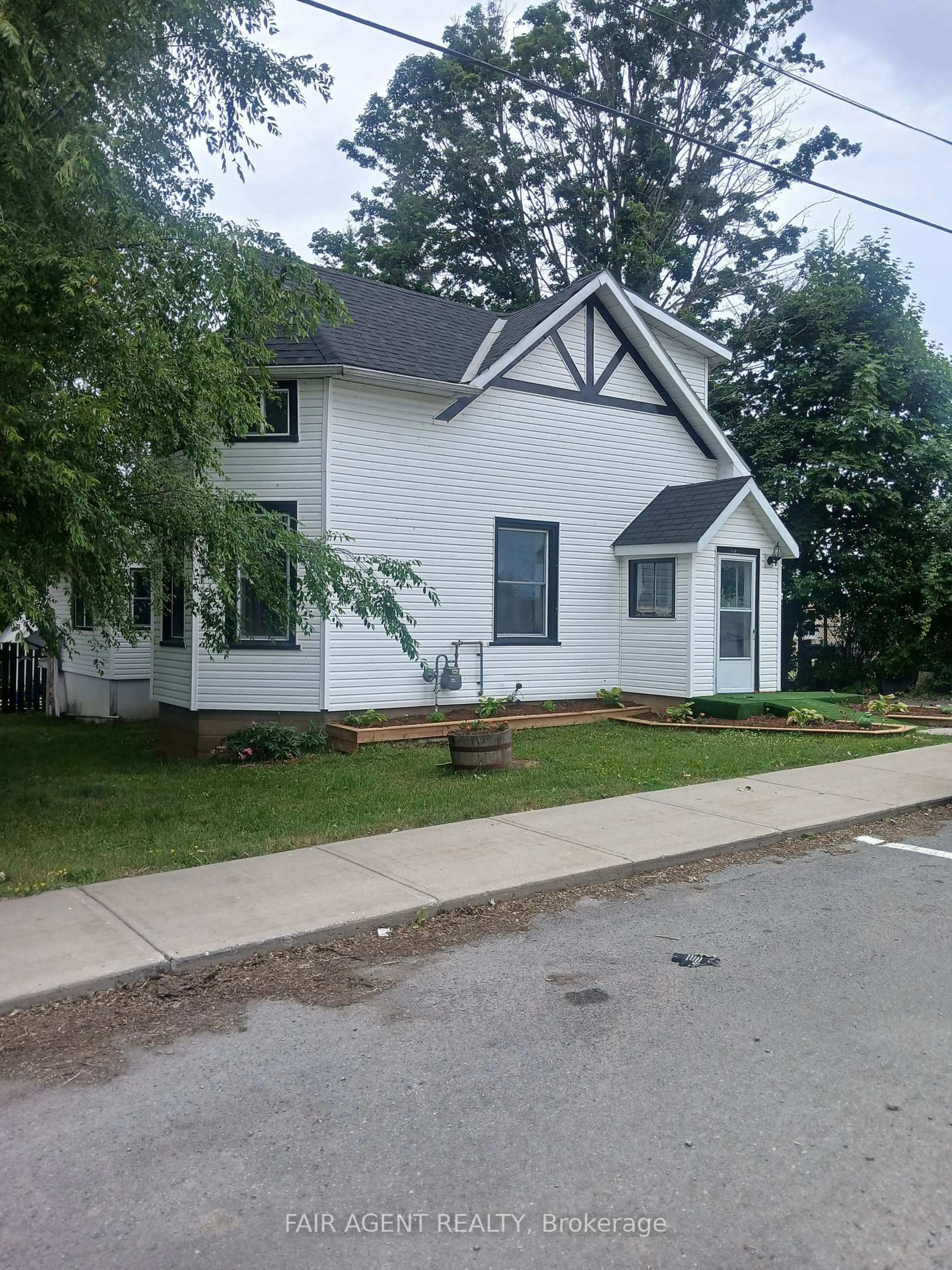 Home with vinyl exterior material, street for 349 Stanley St, Deseronto Ontario K0K 1X0