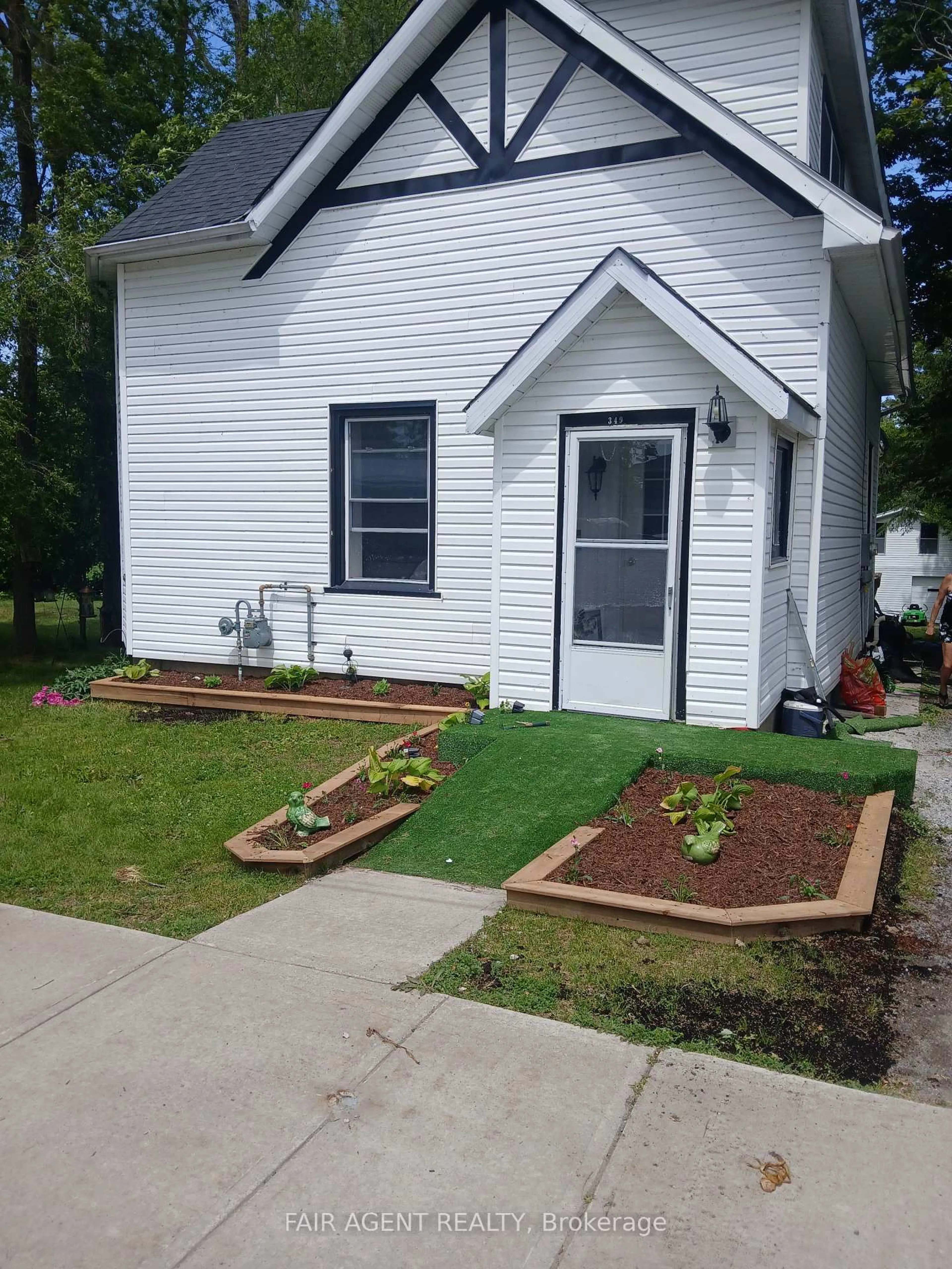 Home with vinyl exterior material, street for 349 Stanley St, Deseronto Ontario K0K 1X0