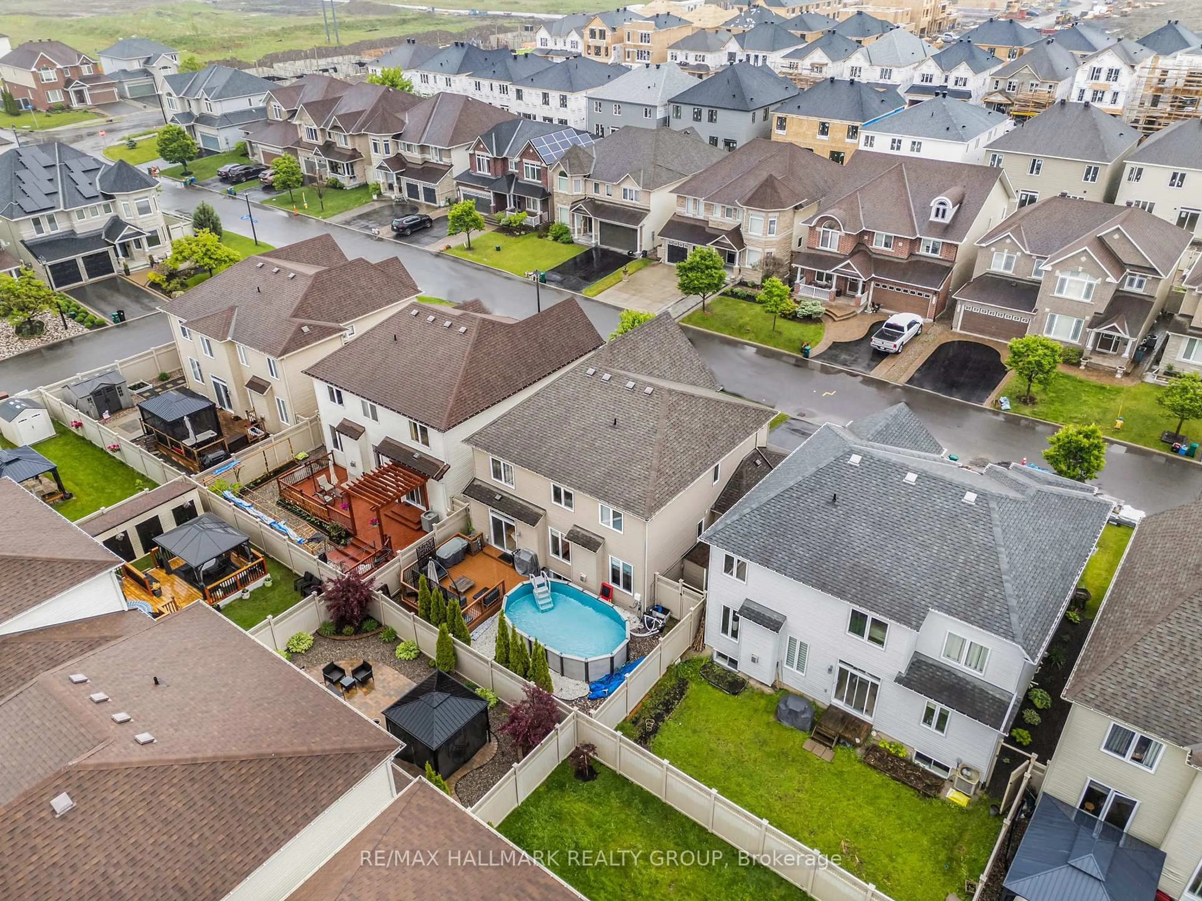 A pic from outside/outdoor area/front of a property/back of a property/a pic from drone, street for 1018 Winterspring Rdge, Ottawa Ontario K4A 0S5