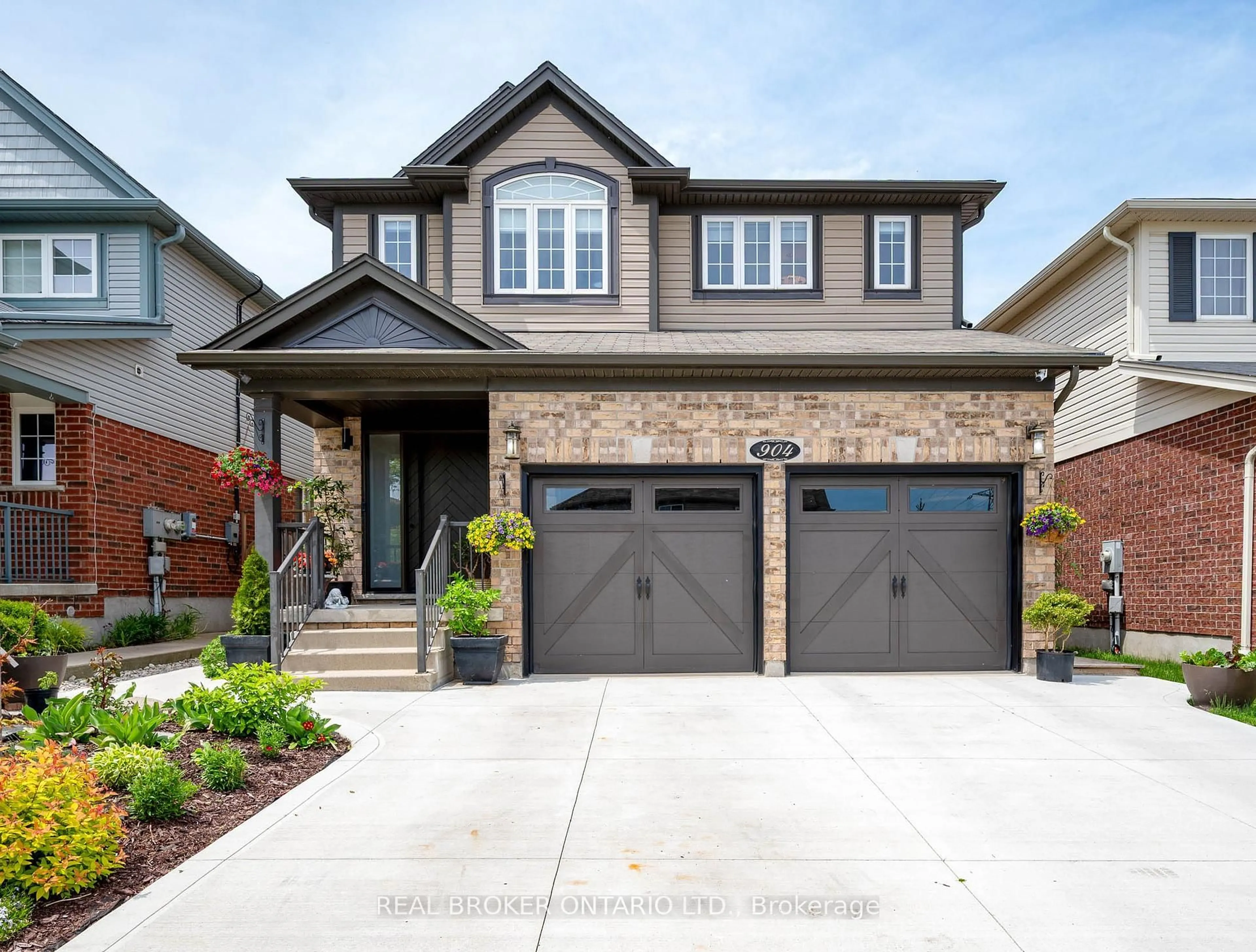Home with brick exterior material, street for 904 Magdalena Crt, Kitchener Ontario N2E 0B3
