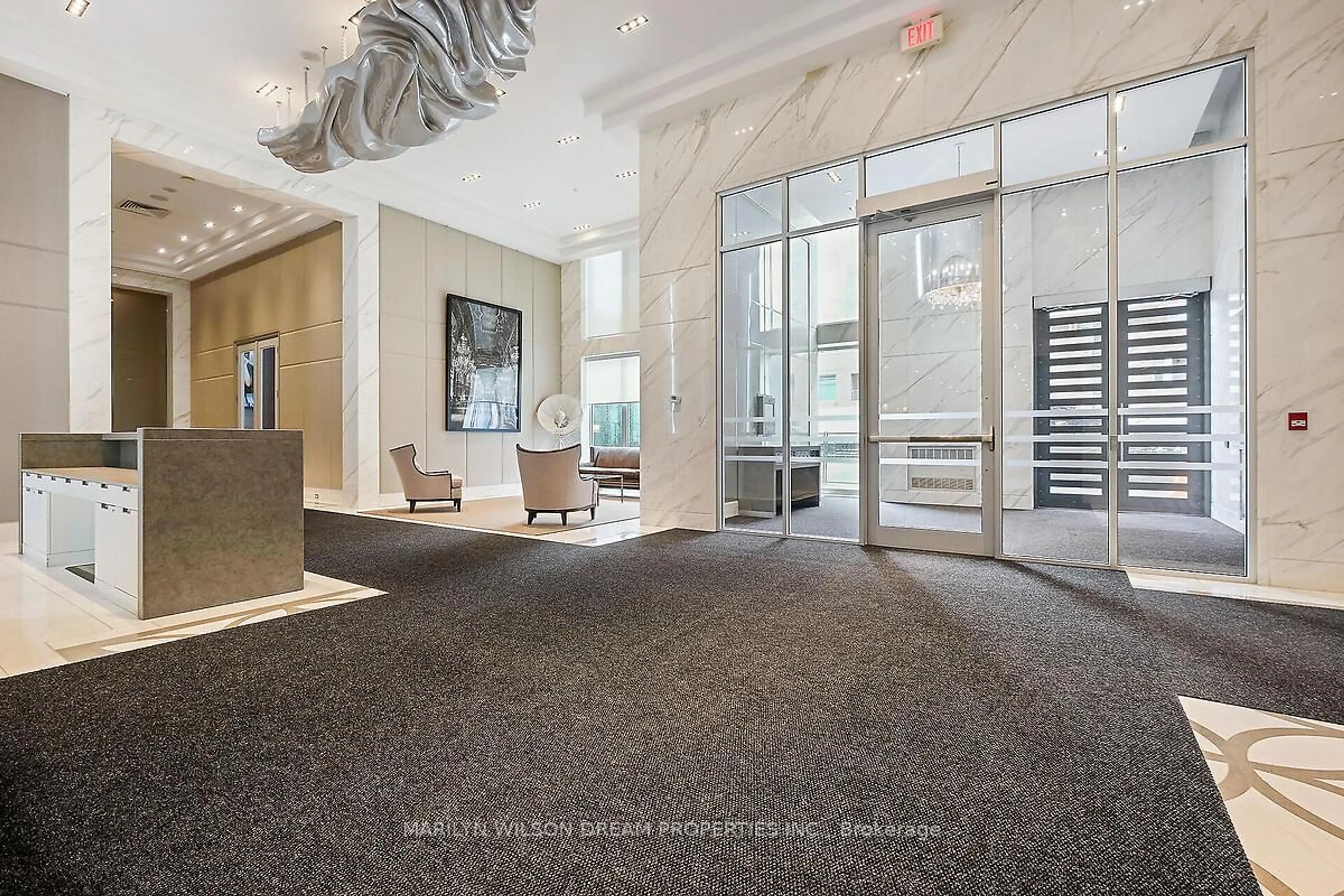 Indoor foyer for 111 Champagne Ave #1101, Ottawa Ontario K1S 5V3