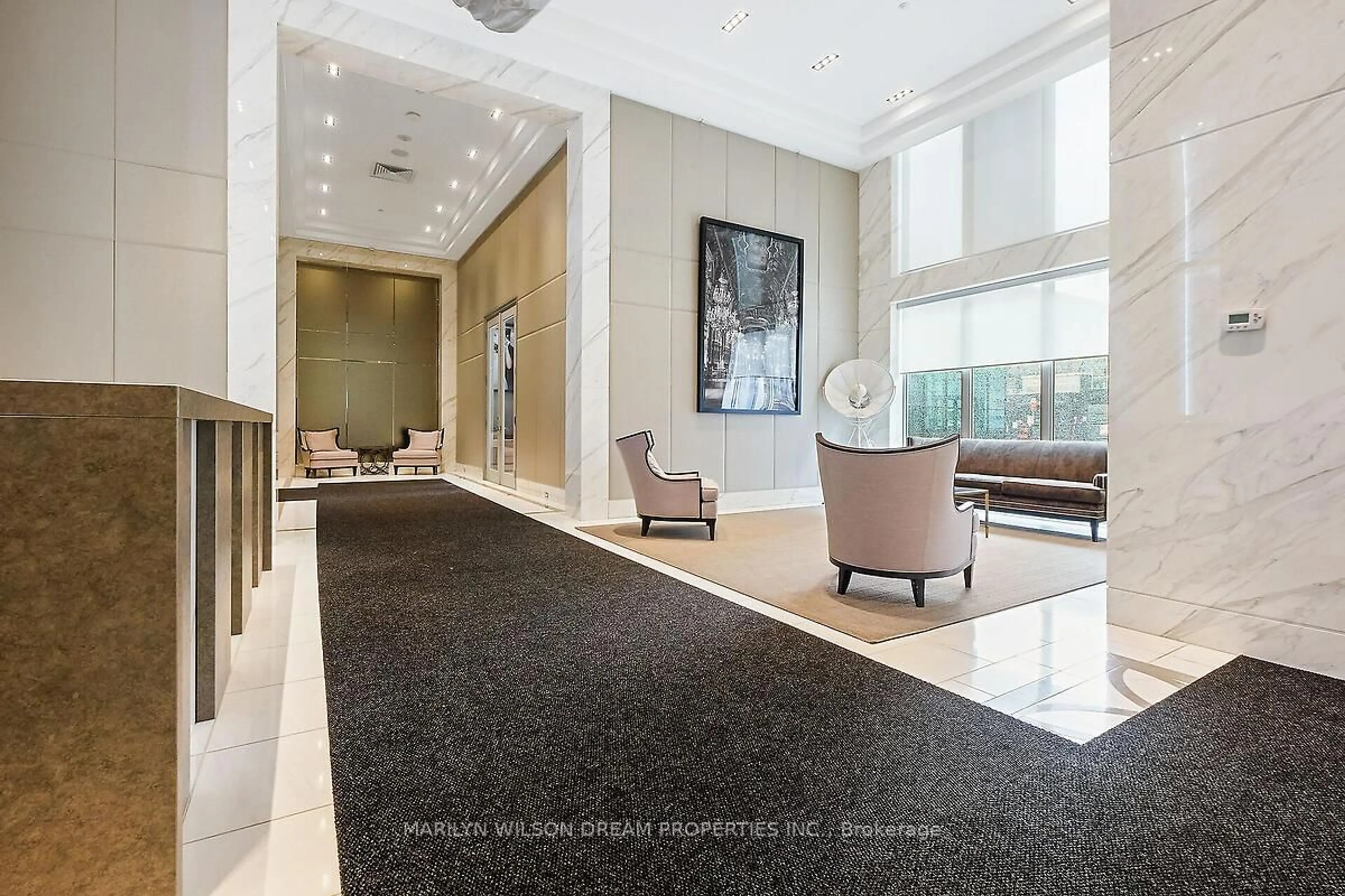 Indoor foyer for 111 Champagne Ave #1101, Ottawa Ontario K1S 5V3