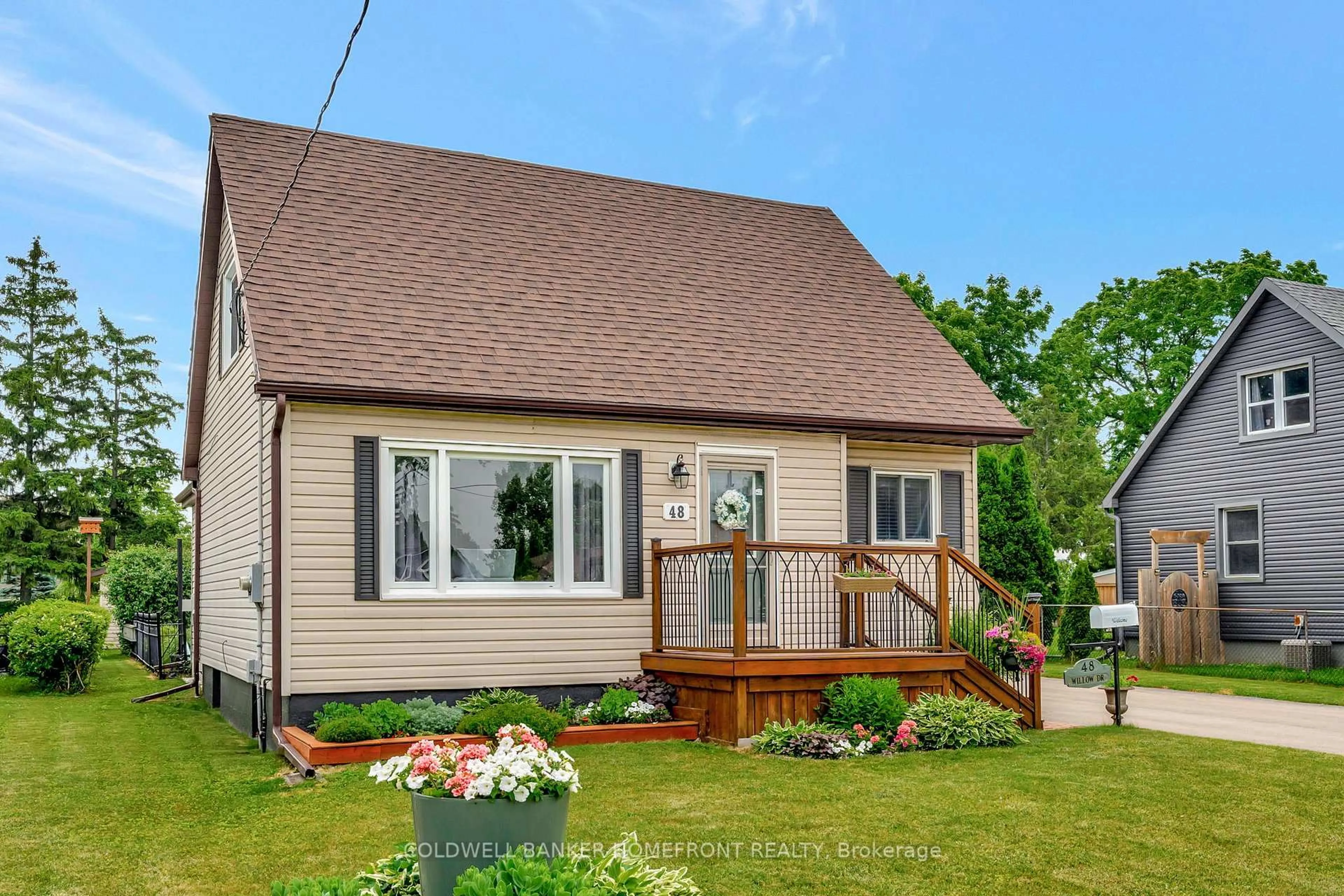Home with vinyl exterior material, street for 48 Willow Dr, Brantford Ontario N3R 2W4