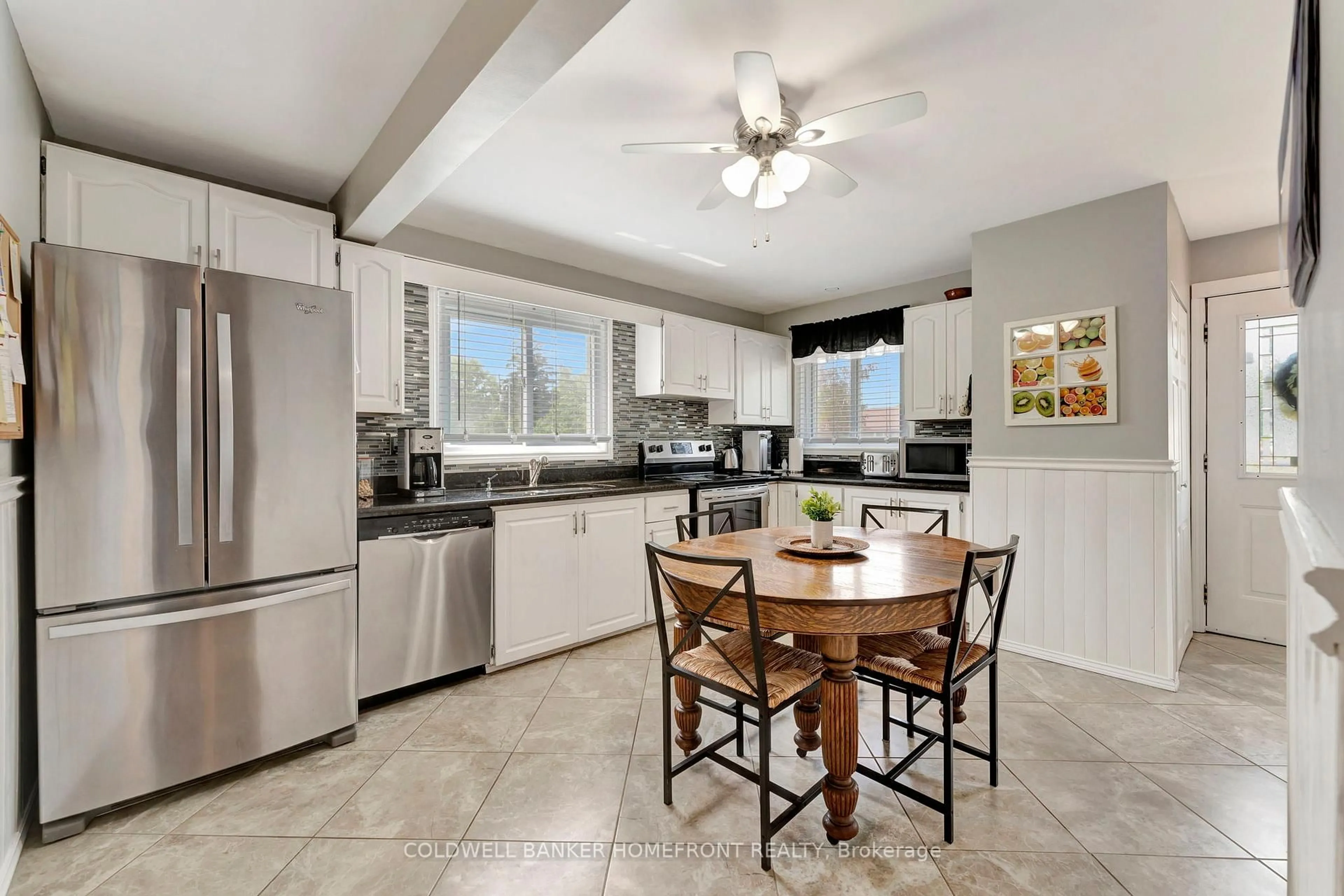 Open concept kitchen, ceramic/tile floor for 48 Willow Dr, Brantford Ontario N3R 2W4