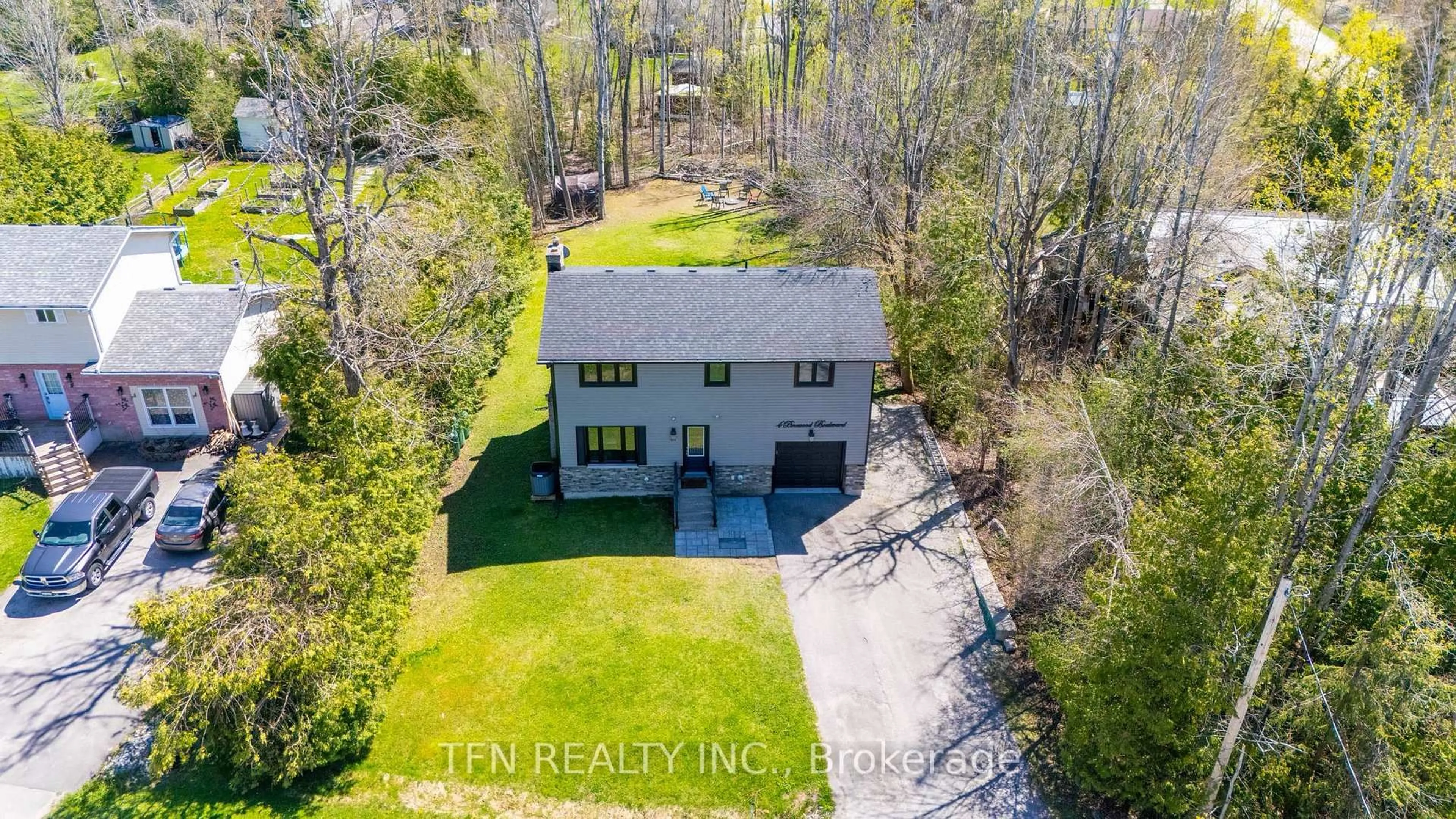 A pic from outside/outdoor area/front of a property/back of a property/a pic from drone, building for 4 Pinewood Blvd, Kawartha Lakes Ontario K0M 2T0
