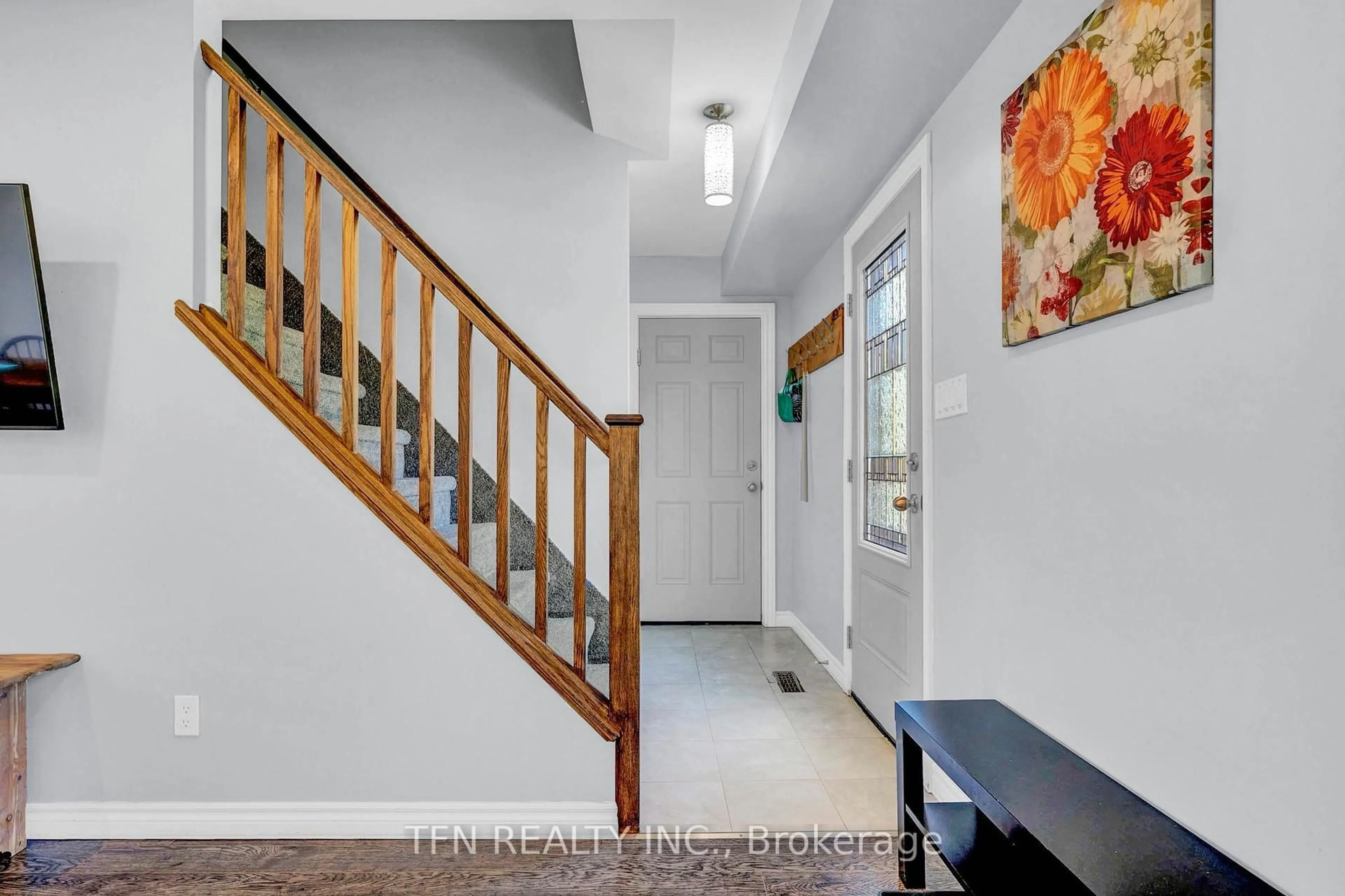 Indoor entryway for 4 Pinewood Blvd, Kawartha Lakes Ontario K0M 2T0