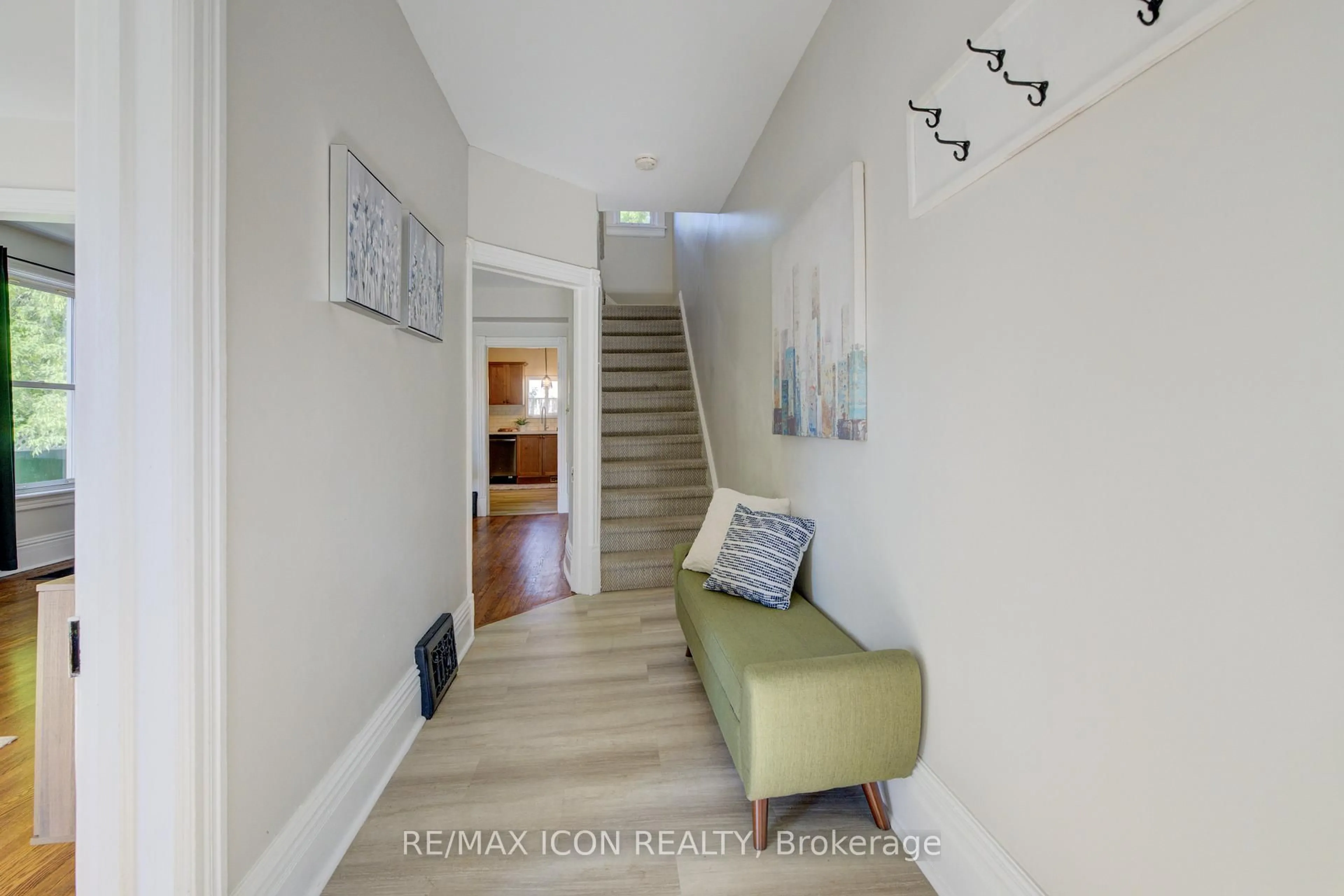 Indoor entryway for 81 George St, Cambridge Ontario N1S 2N1