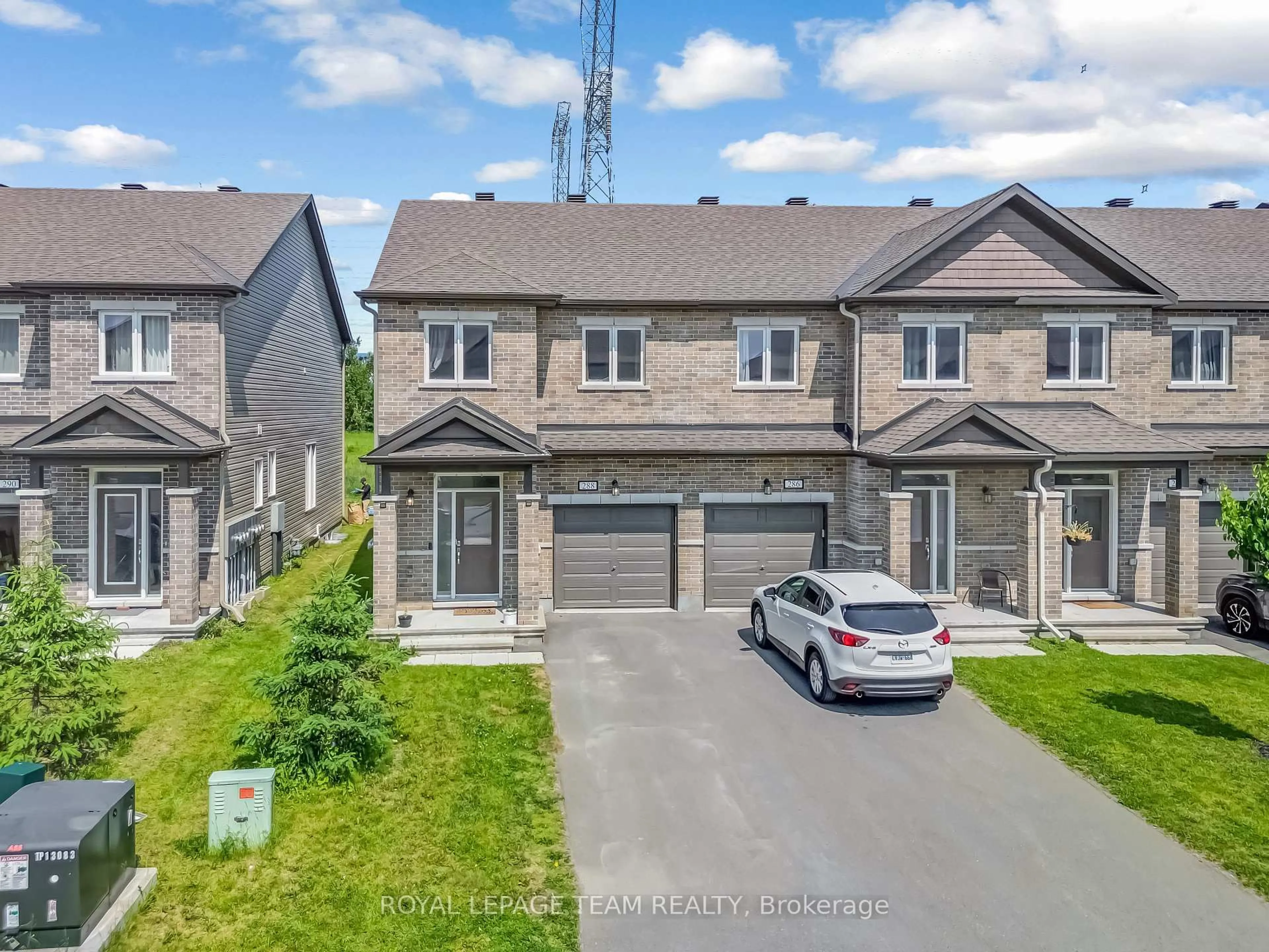 A pic from outside/outdoor area/front of a property/back of a property/a pic from drone, street for 288 Livery St, Ottawa Ontario K2S 1E7