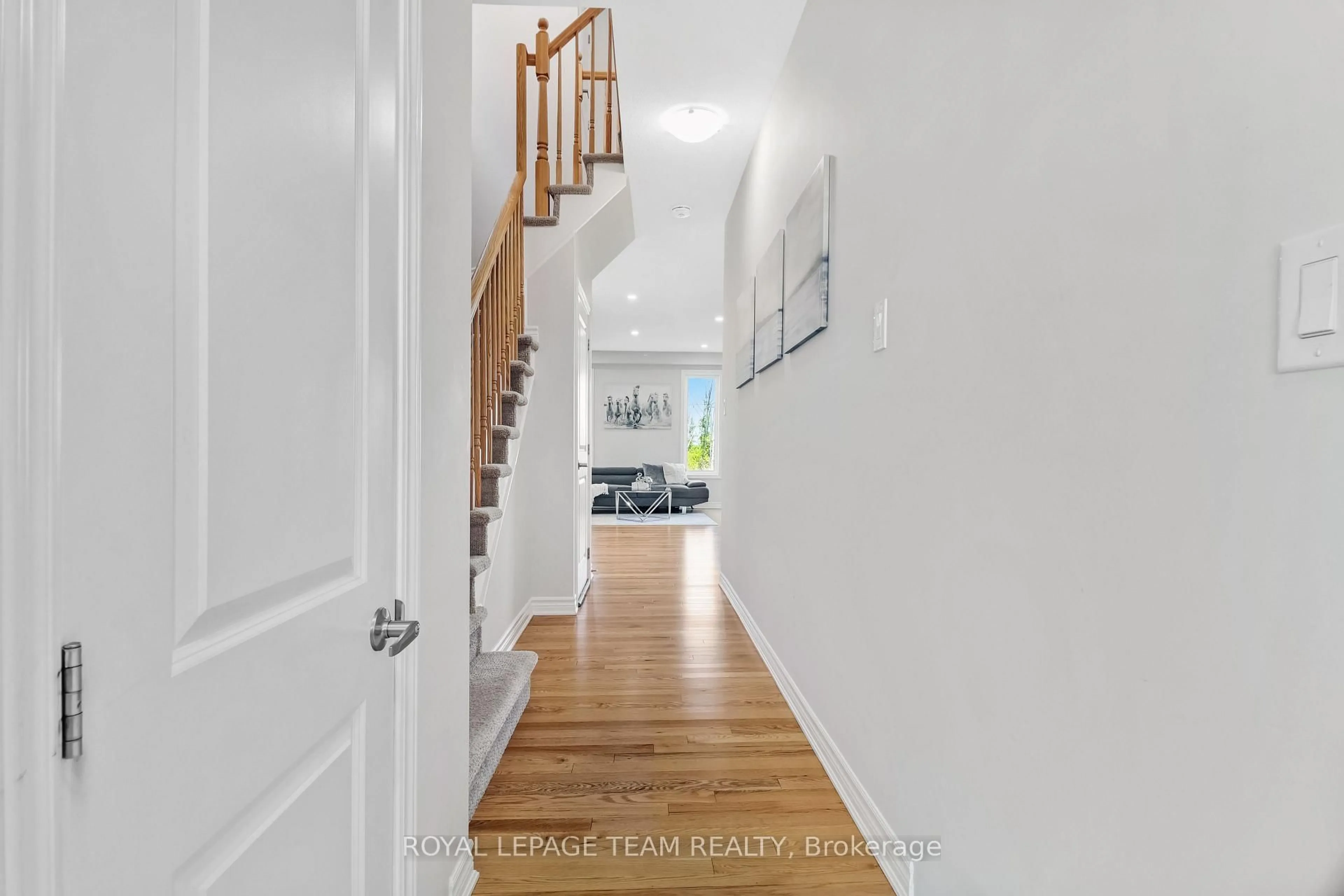 Indoor entryway for 288 Livery St, Ottawa Ontario K2S 1E7