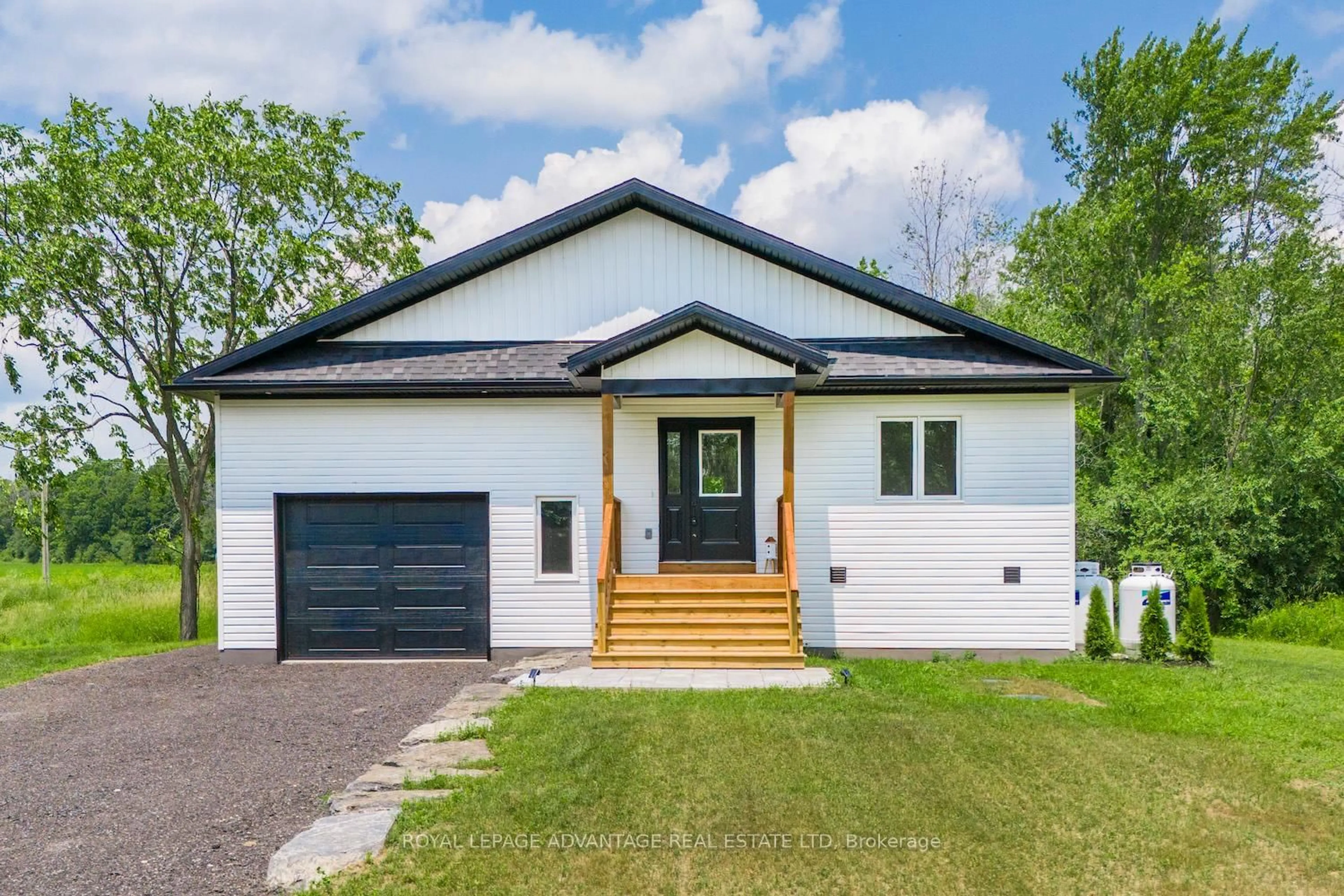 Home with vinyl exterior material, street for 1146 Rideau River Rd, Merrickville Ontario K0G 1N0