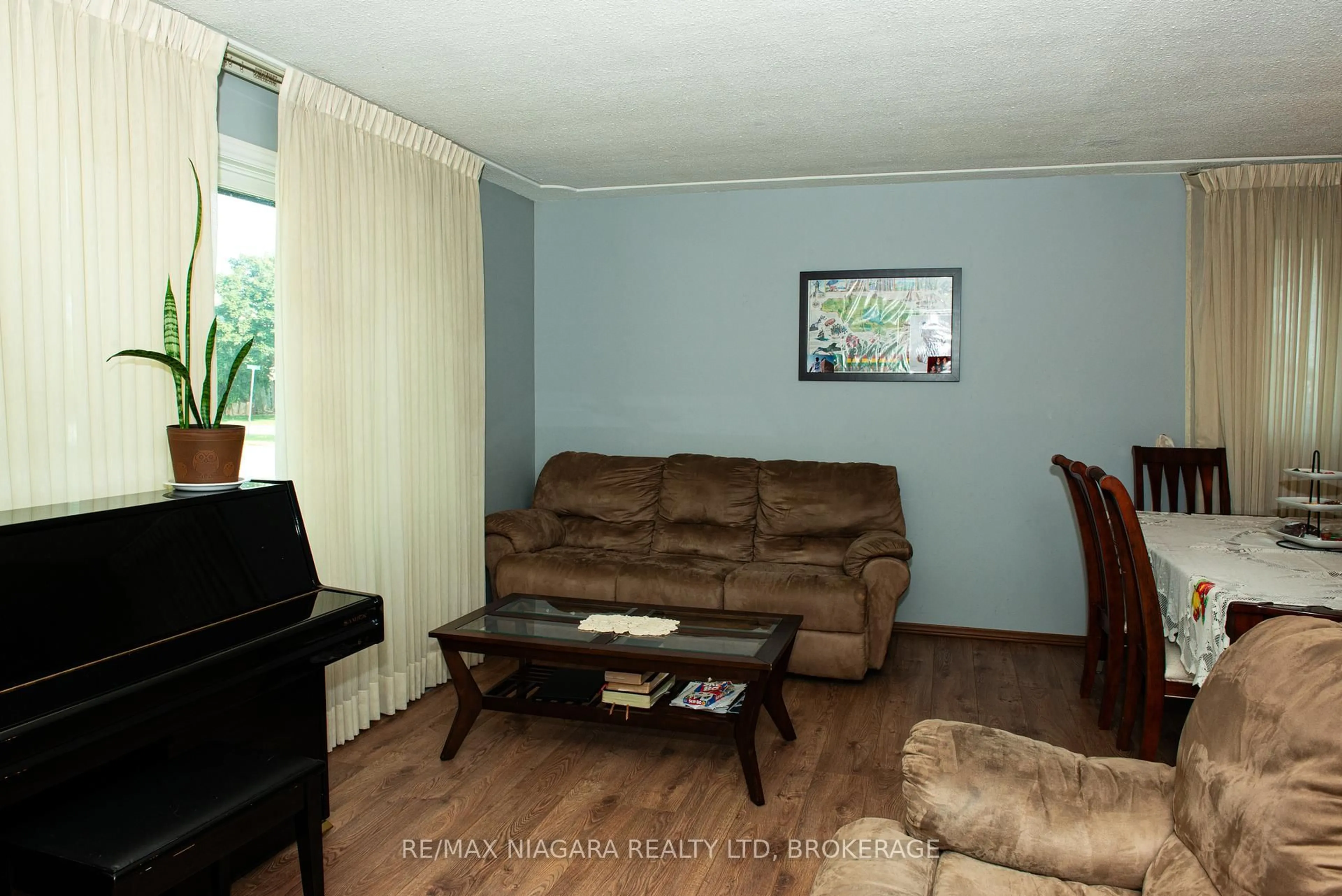 Living room with furniture, wood/laminate floor for 38 Roehampton Dr, St. Catharines Ontario L2M 7K7