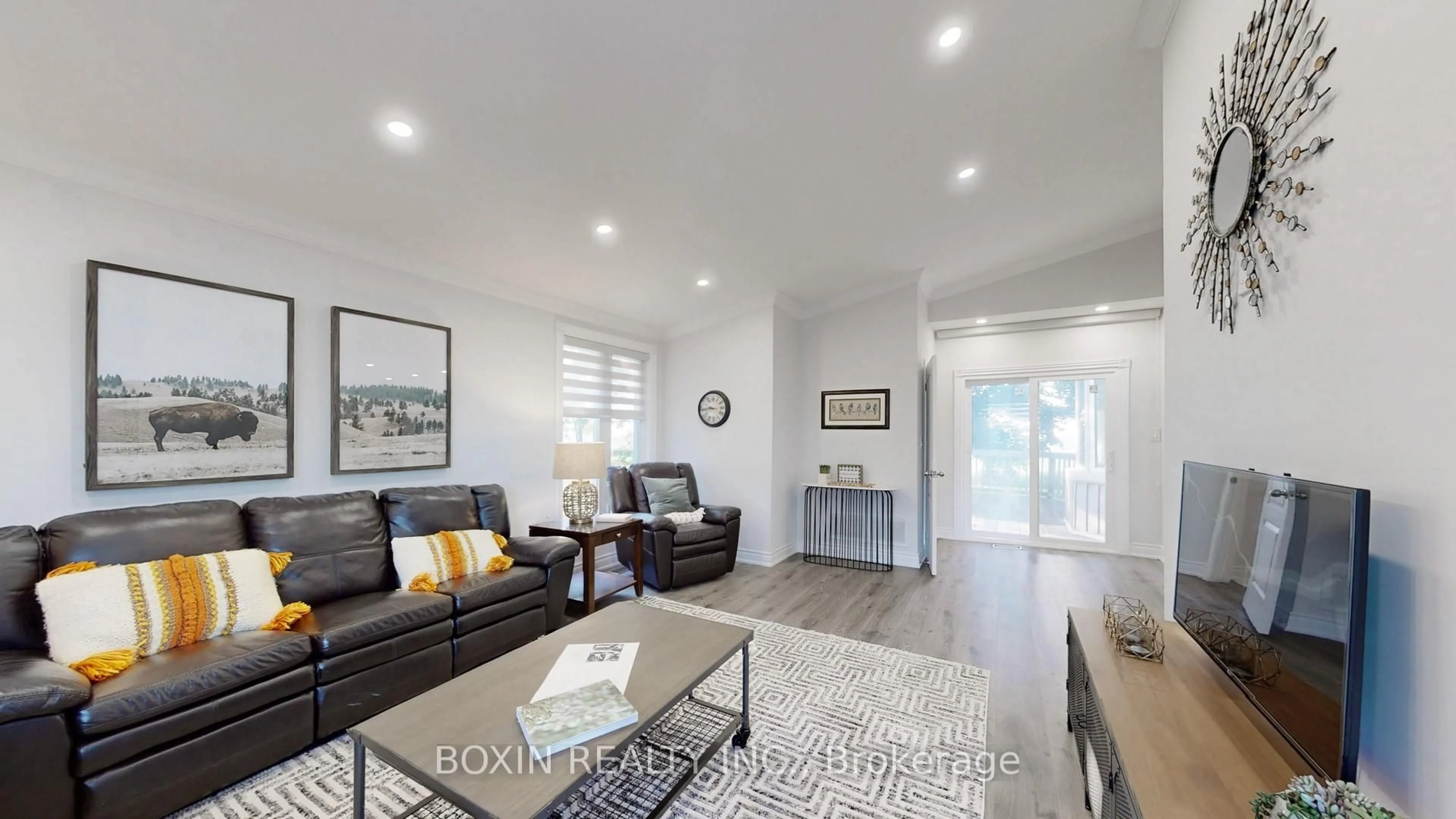 Living room with furniture, unknown for 4845 North Service Rd, Lincoln Ontario L0R 1B0