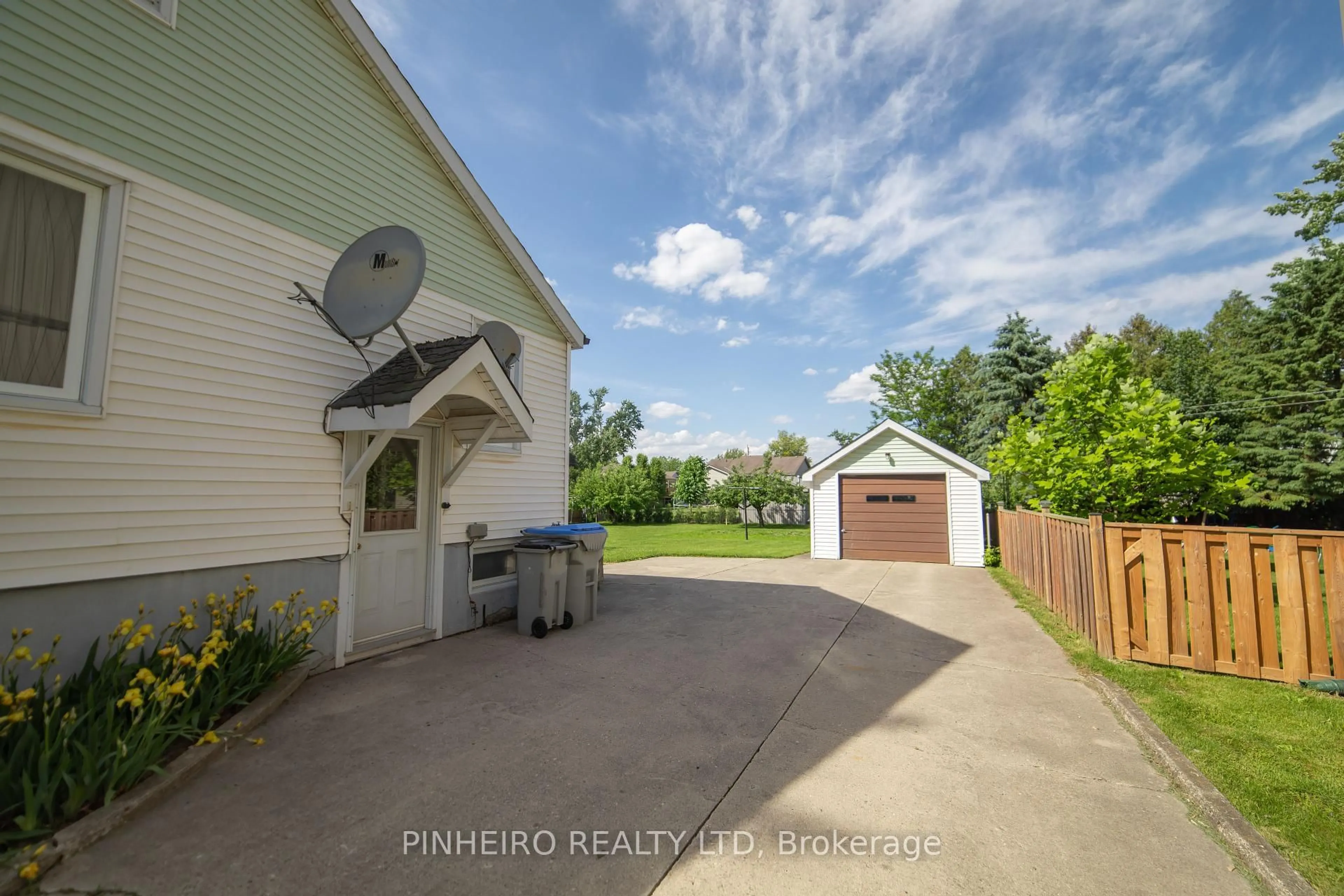 A pic from outside/outdoor area/front of a property/back of a property/a pic from drone, unknown for 22566 Adelaide St, Strathroy Caradoc Ontario N0L 1W0