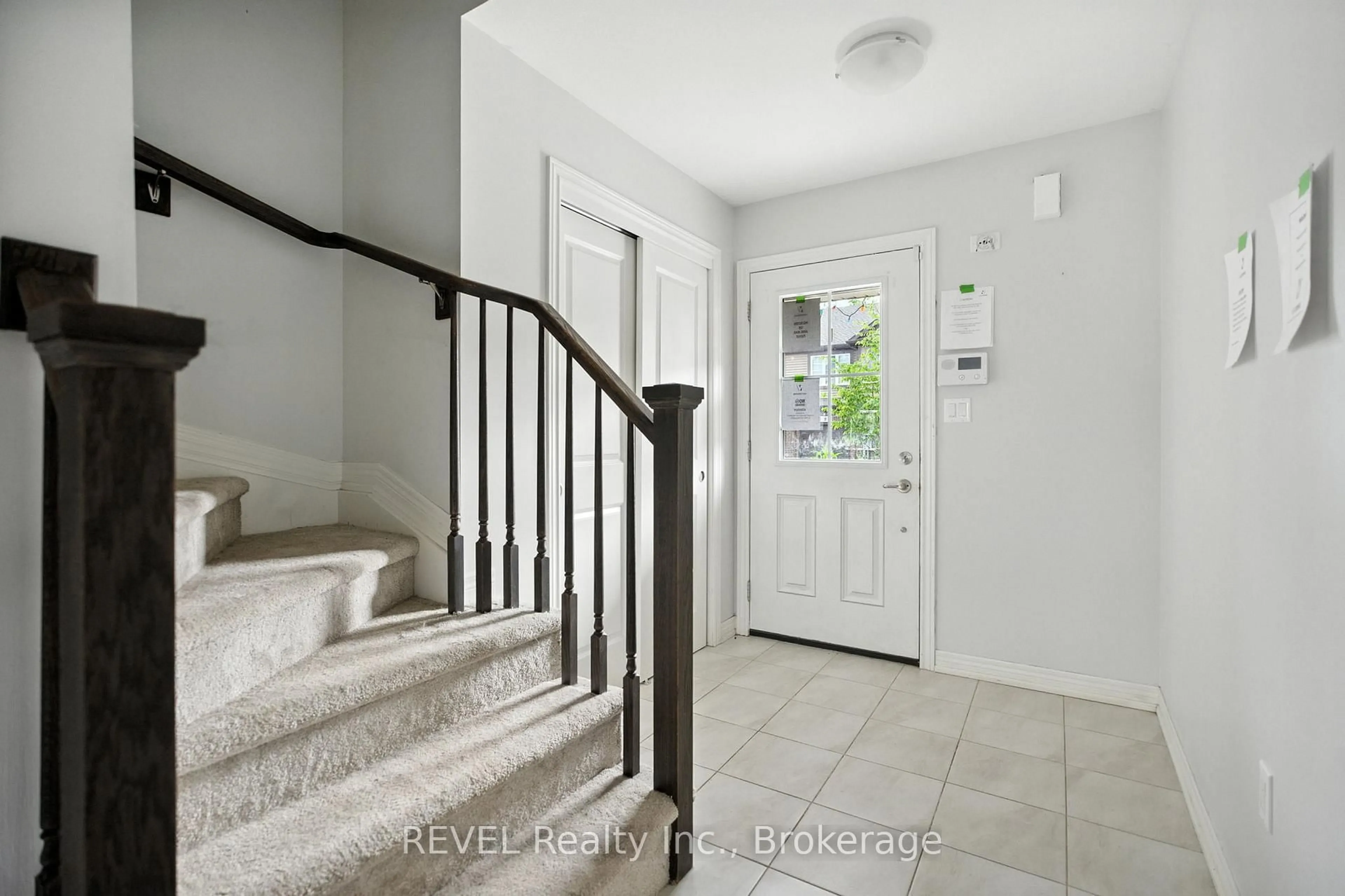 Indoor entryway for 340 Prospect Point Rd #27, Fort Erie Ontario L0S 1N0
