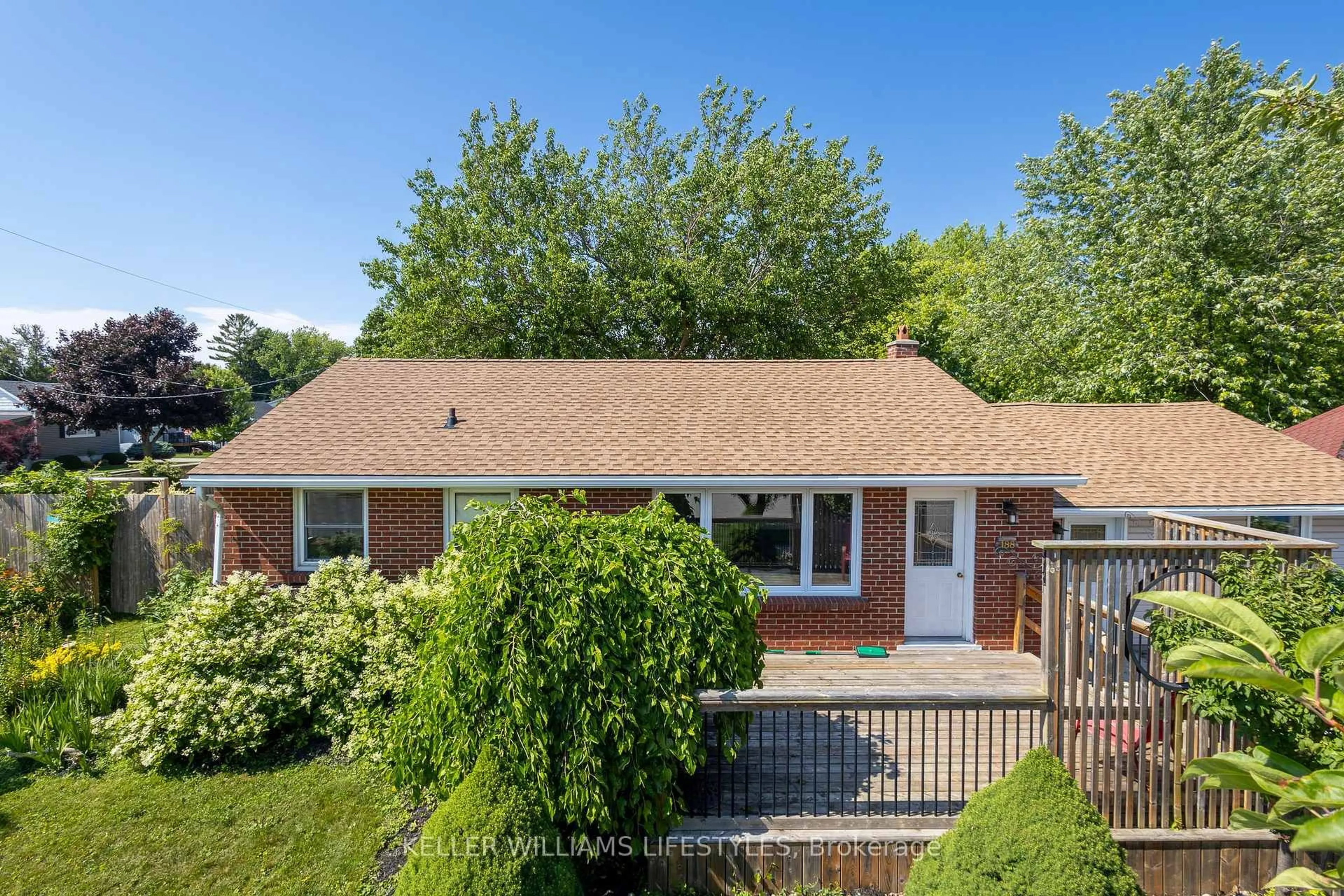 A pic from outside/outdoor area/front of a property/back of a property/a pic from drone, street for 188 Cayley St, Goderich Ontario N7A 2A3