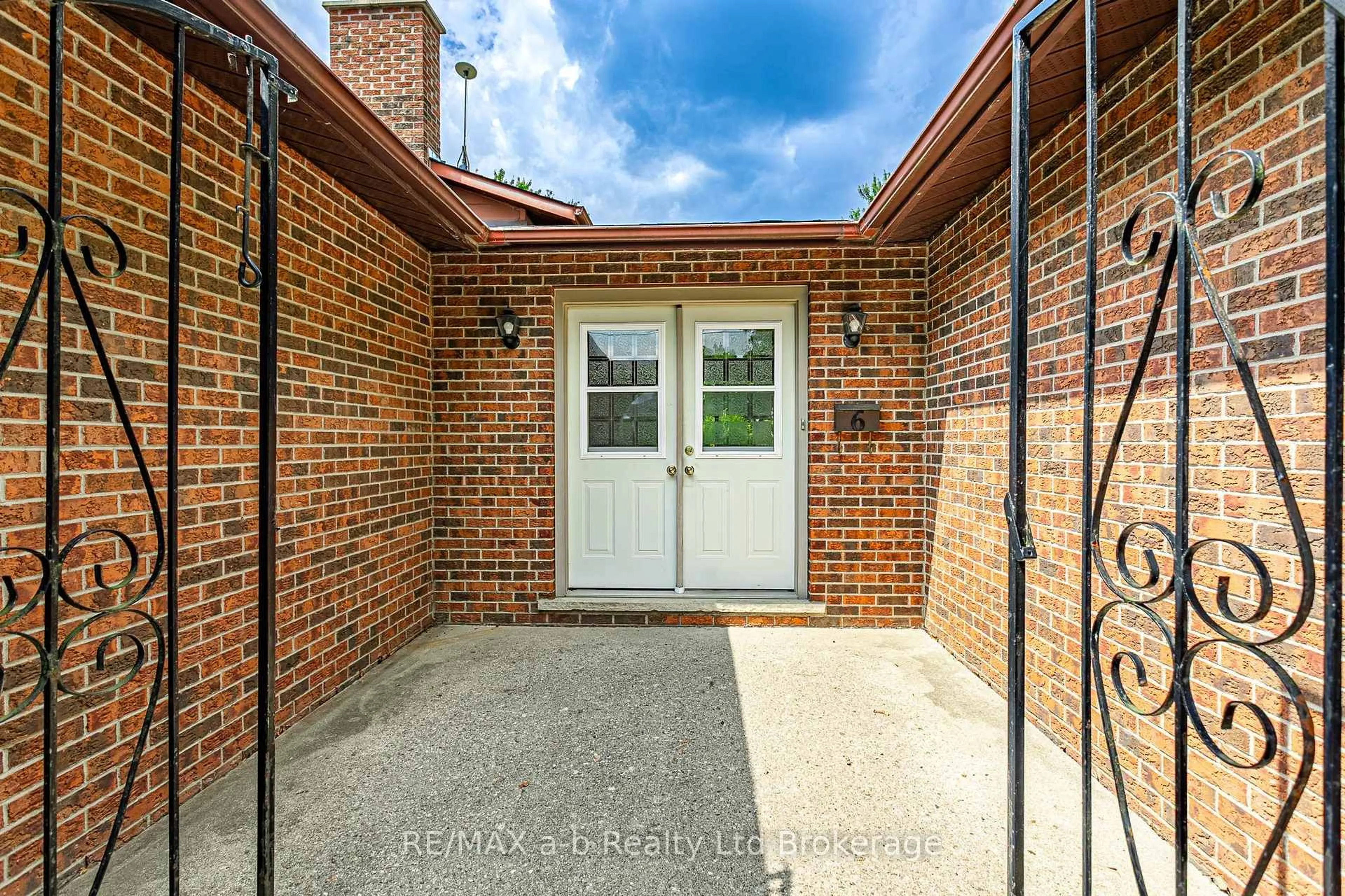Unknown for 6 Kirwin Dr, Ingersoll Ontario N5C 3M3