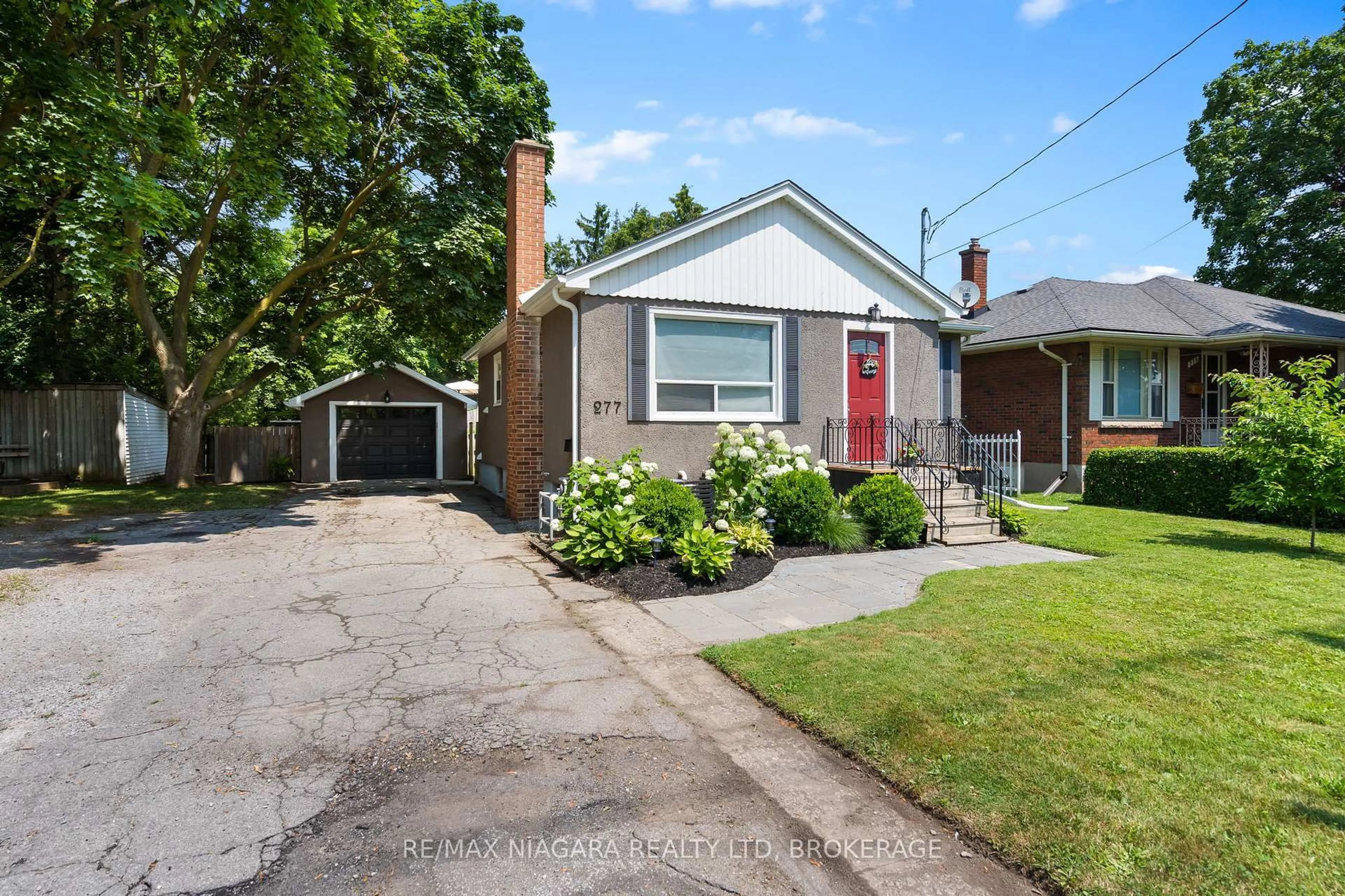 Home with brick exterior material, street for 277 Linwell Rd, St. Catharines Ontario L2N 1S6