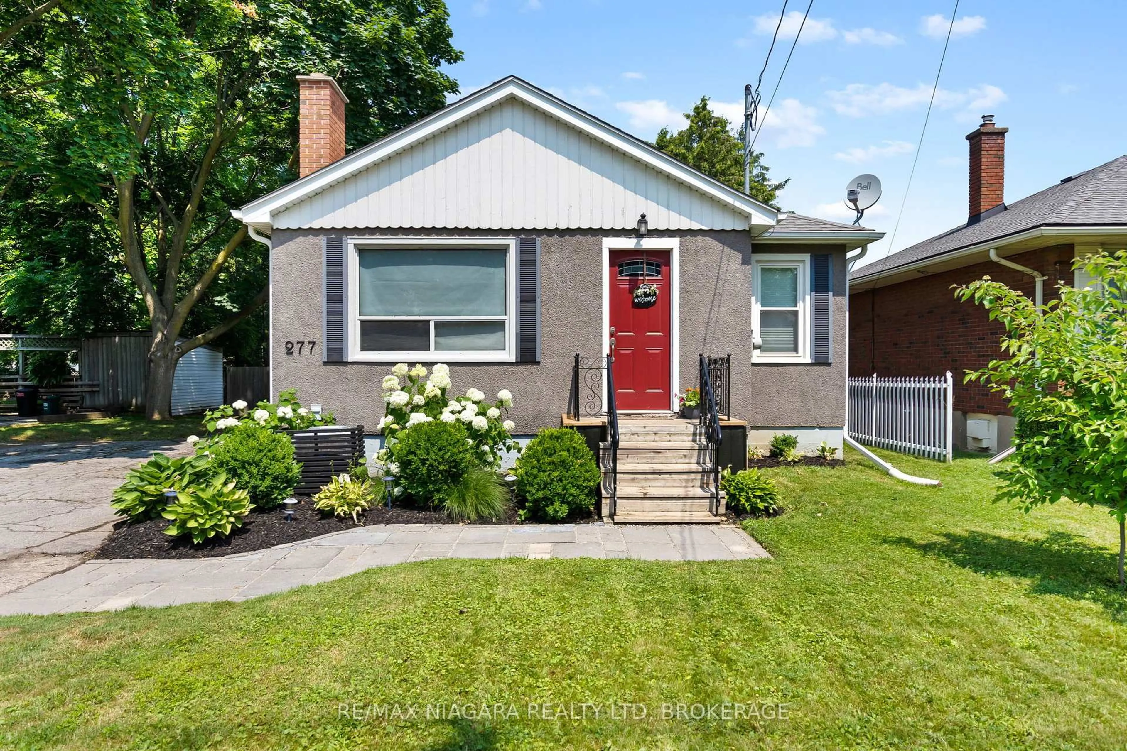 Home with brick exterior material, street for 277 Linwell Rd, St. Catharines Ontario L2N 1S6