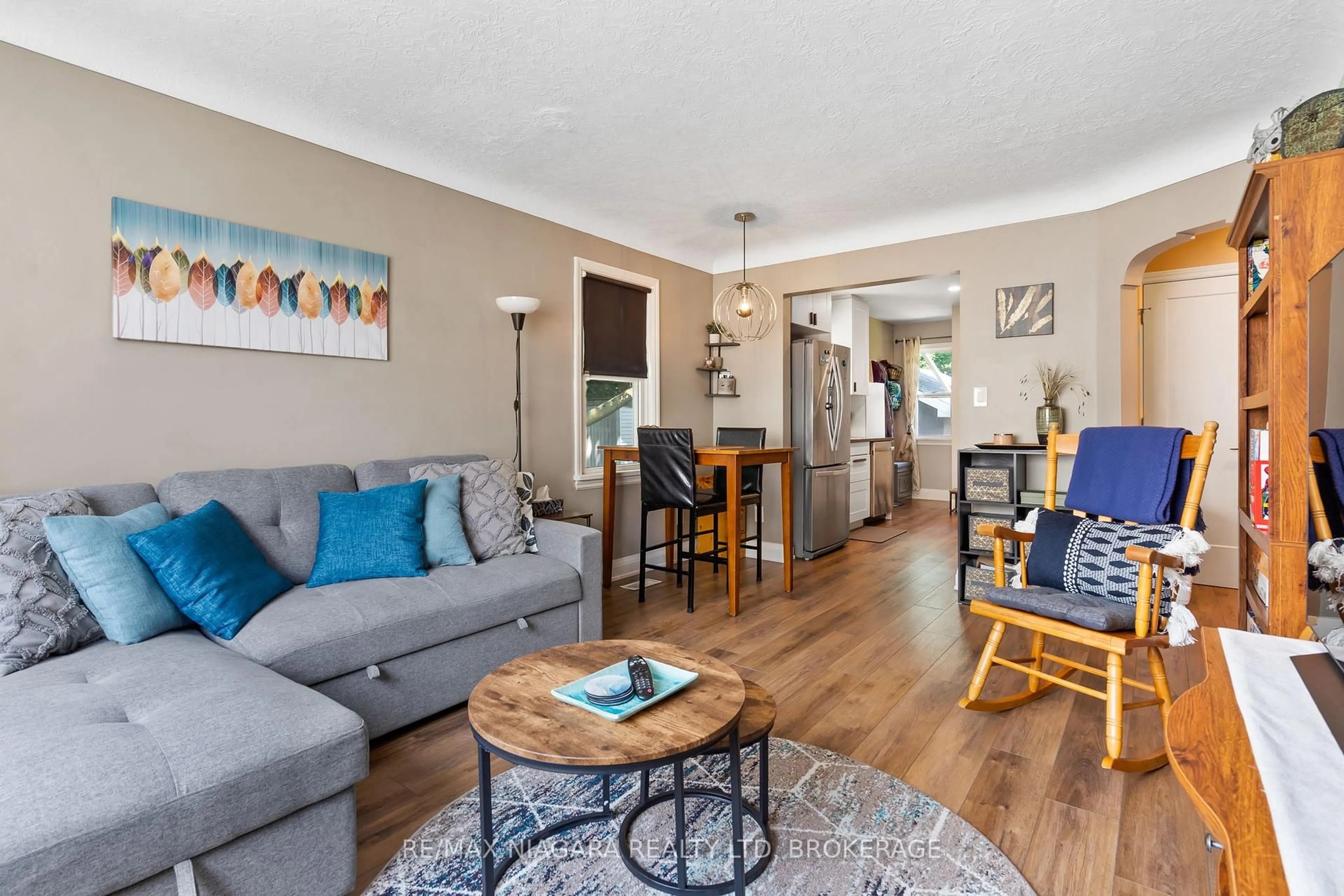 Living room with furniture, wood/laminate floor for 277 Linwell Rd, St. Catharines Ontario L2N 1S6