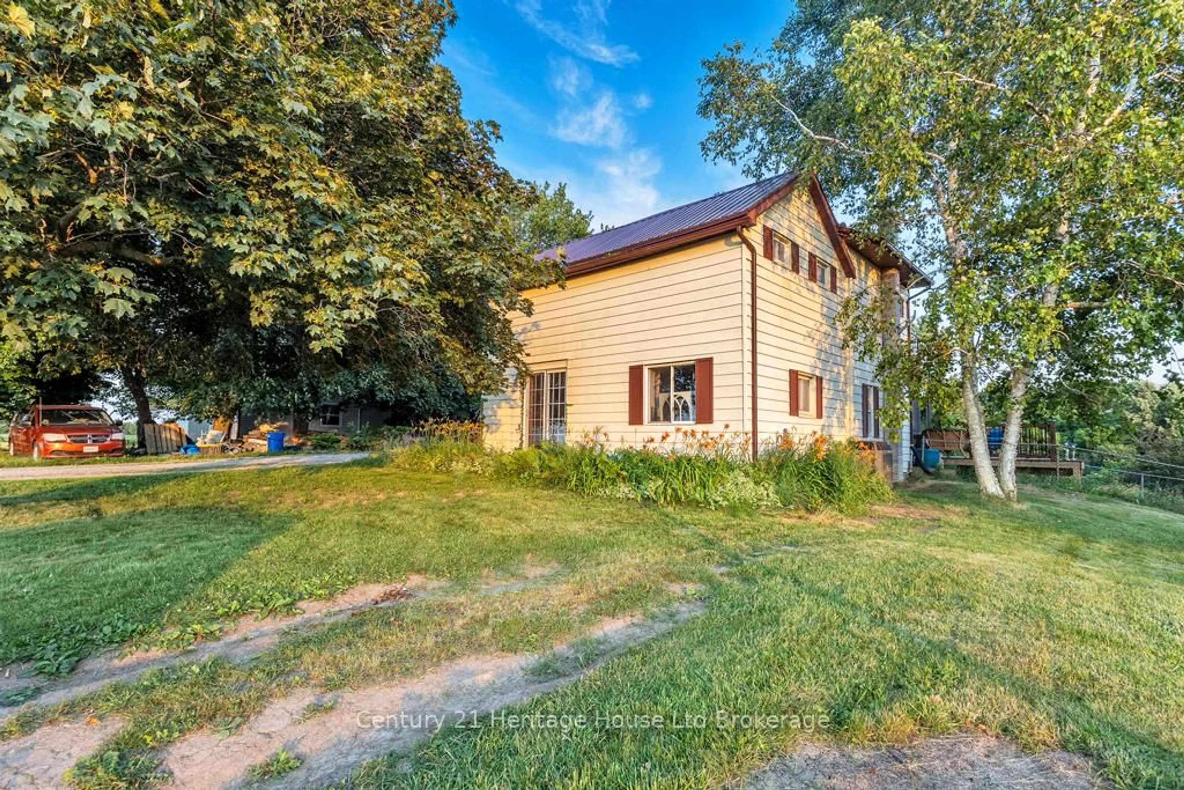A pic from outside/outdoor area/front of a property/back of a property/a pic from drone, street for 263842 Prouse Rd, South-West Oxford Ontario N0J 1N0