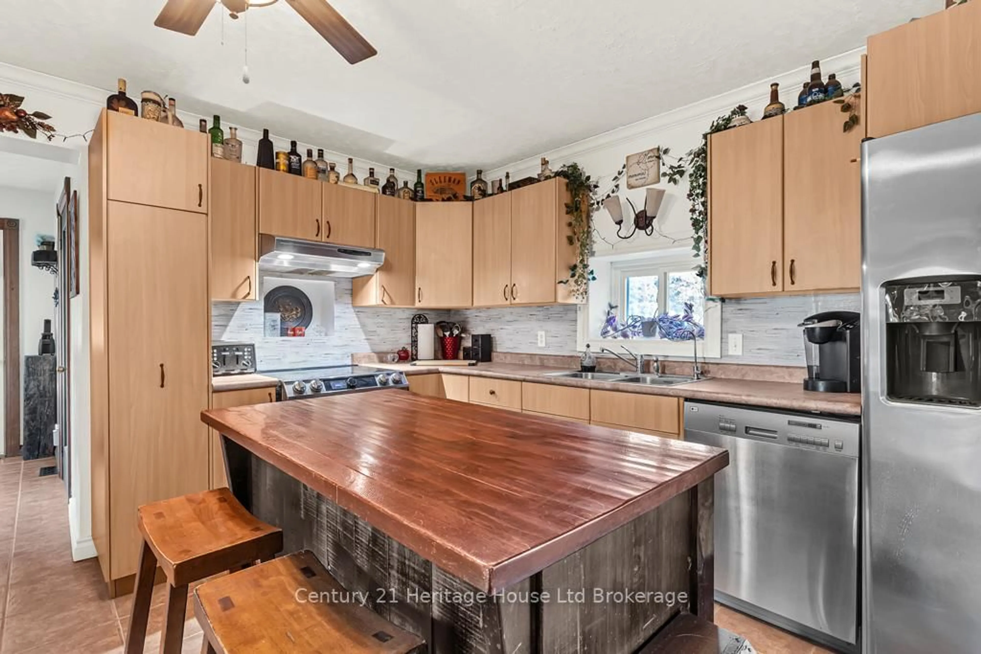 Open concept kitchen, unknown for 263842 Prouse Rd, South-West Oxford Ontario N0J 1N0